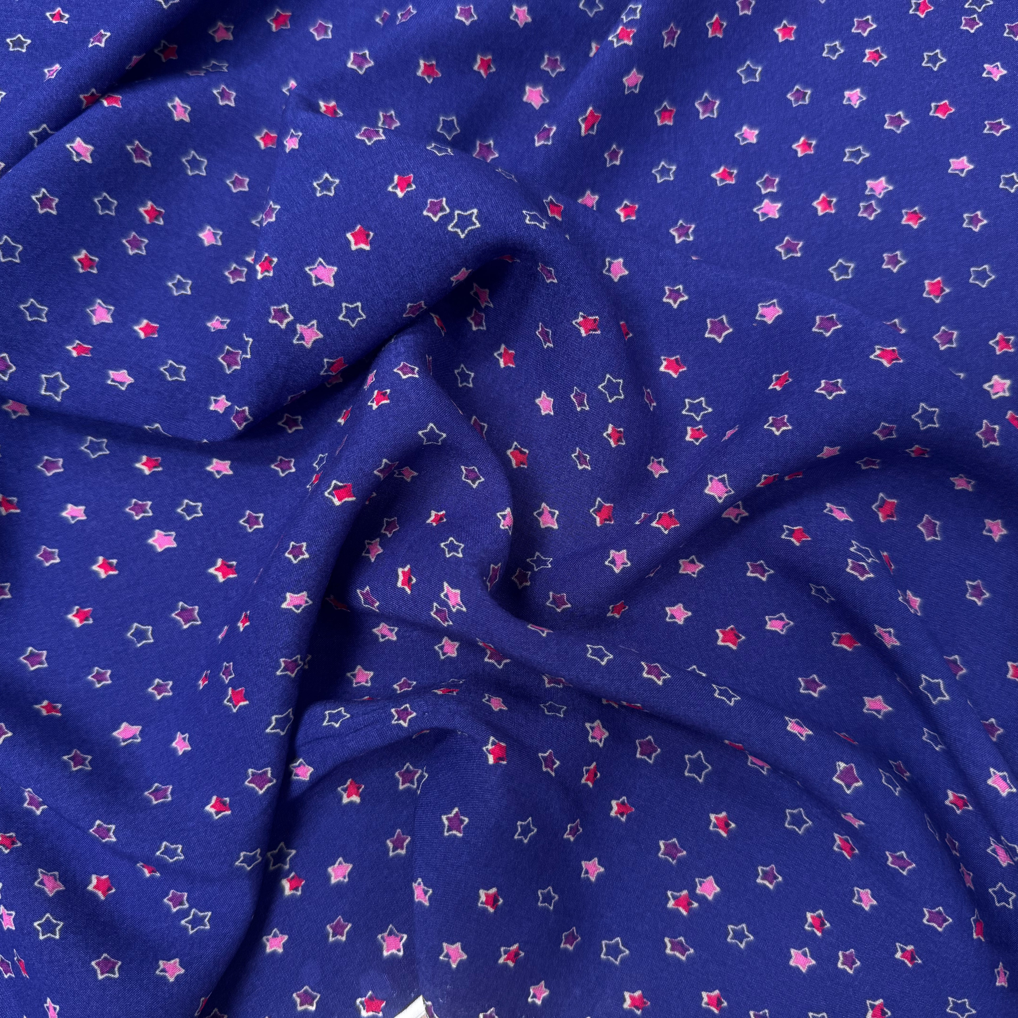 VISCOSE DOUCE FOND VIOLET MOTIFS PETITES ETOILES - My Little Coupon