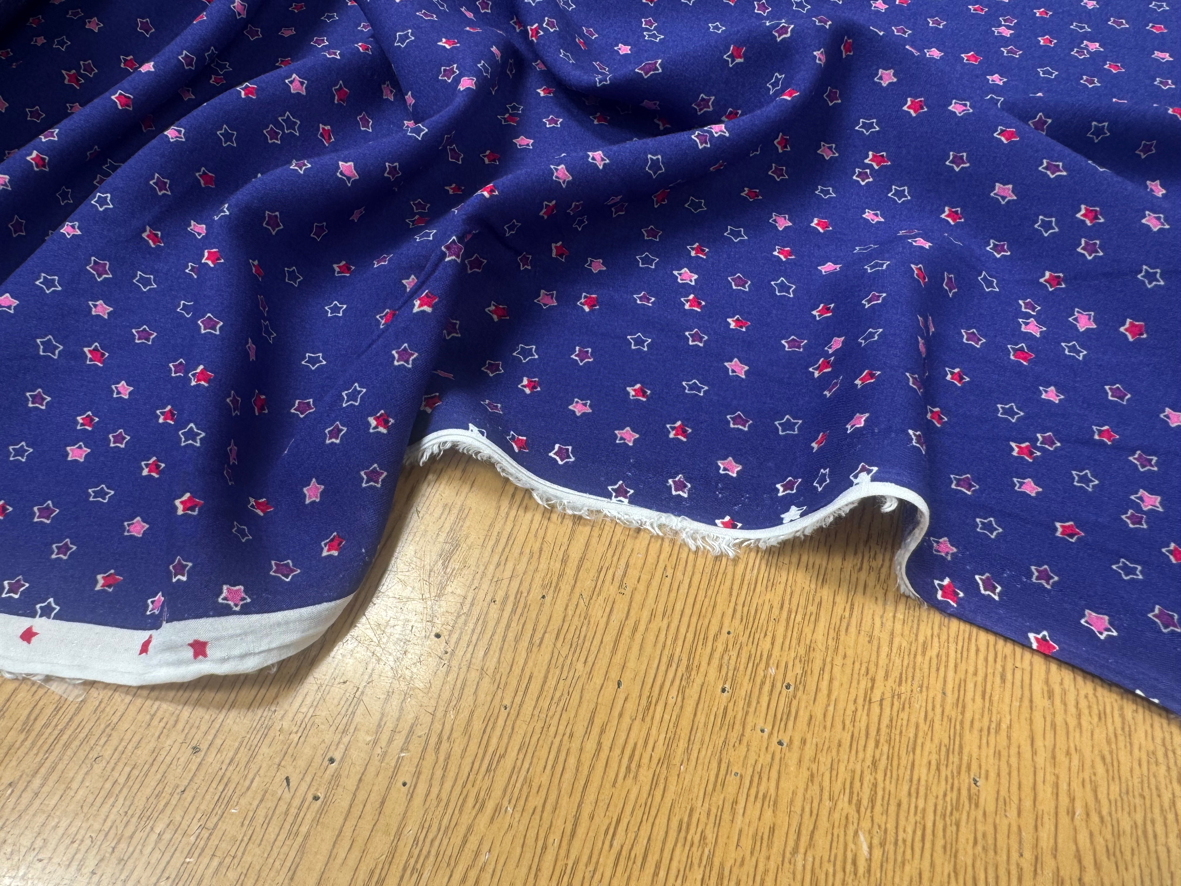 VISCOSE DOUCE FOND VIOLET MOTIFS PETITES ETOILES - My Little Coupon