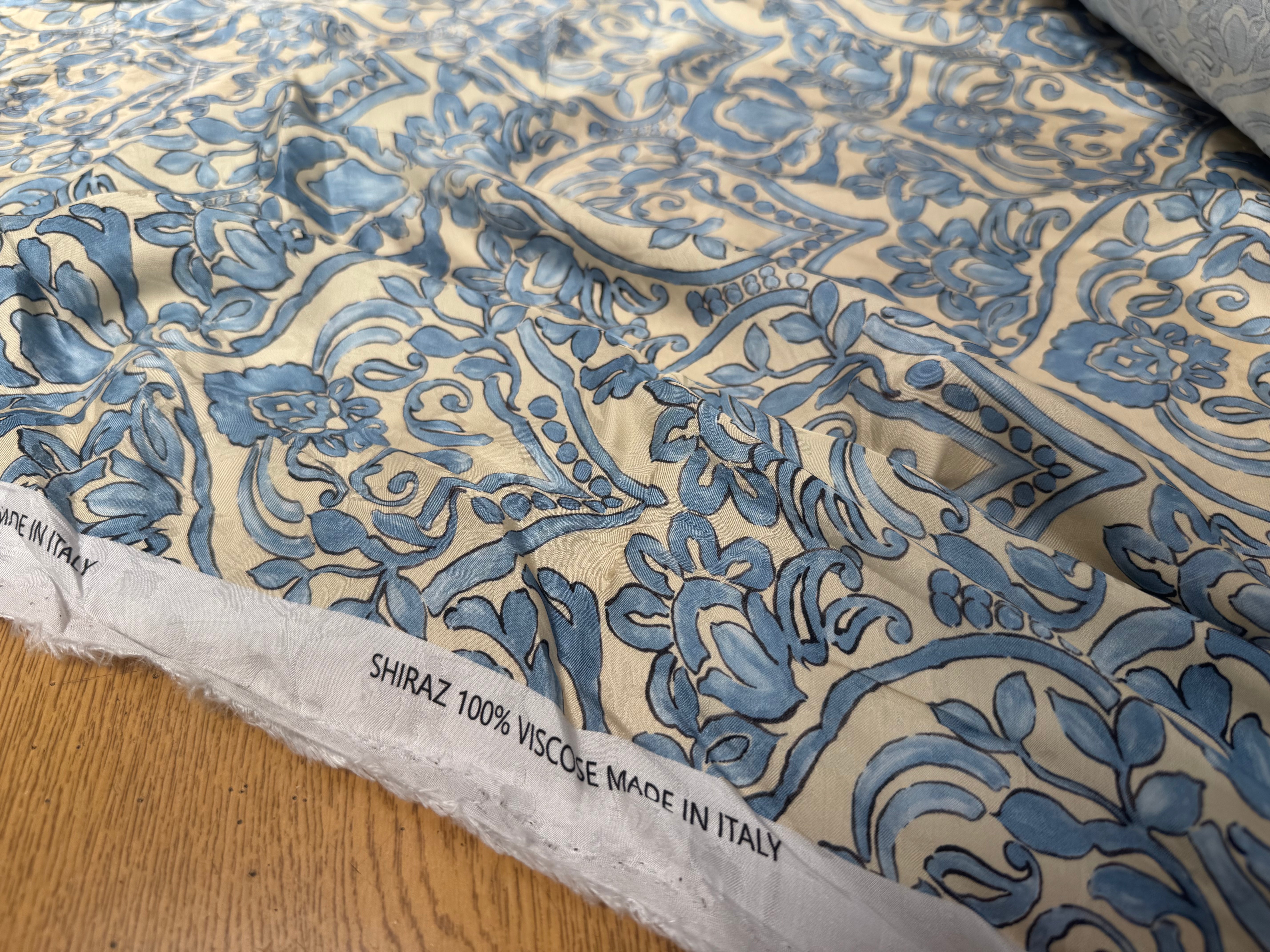 VISCOSE DOUCE INSPIRATION GRÈCE FOND BEIGE MOTIFS BLEU - My Little Coupon