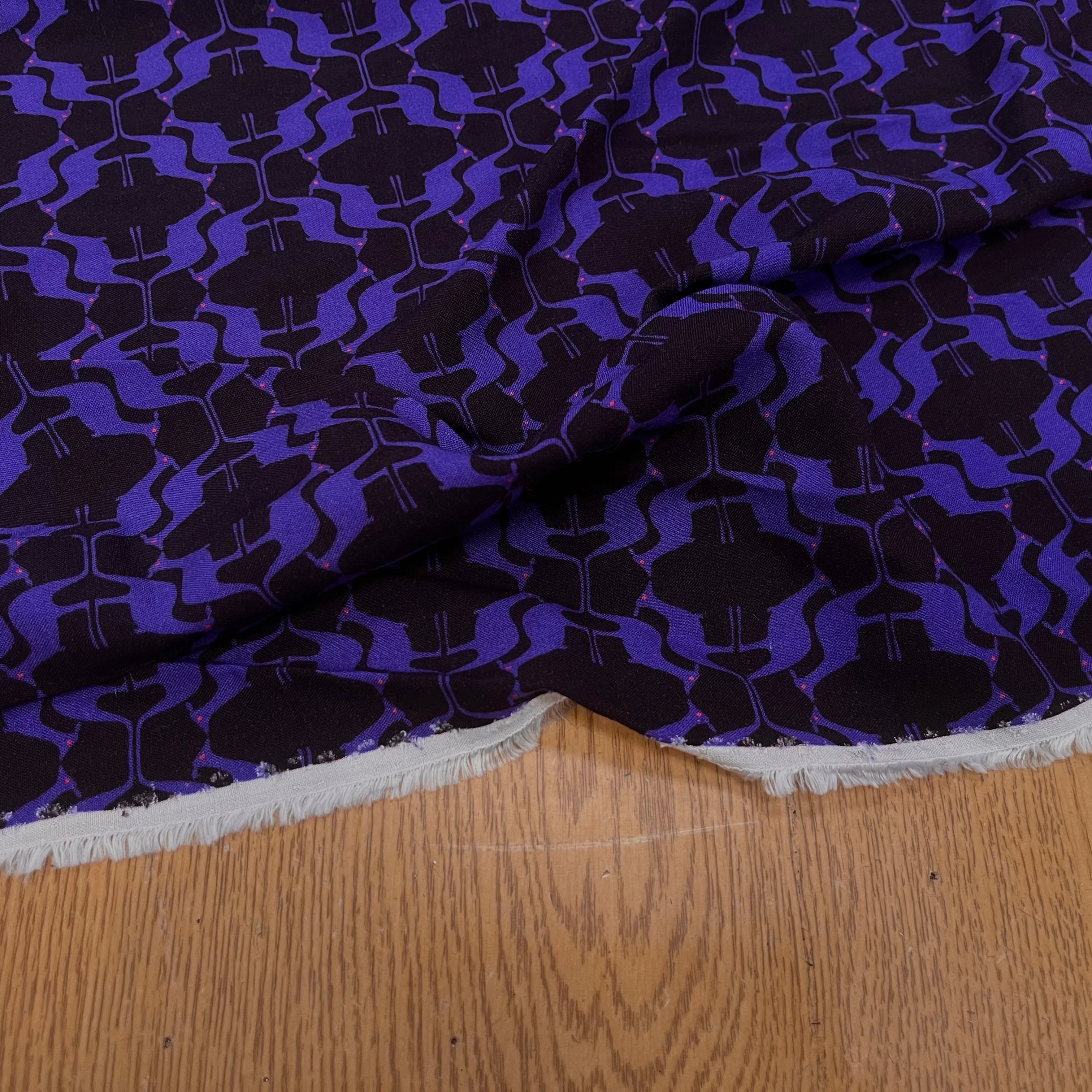 VISCOSE DOUCE MOTIF KANGOUROU BLEU FOND NOIR - My Little Coupon