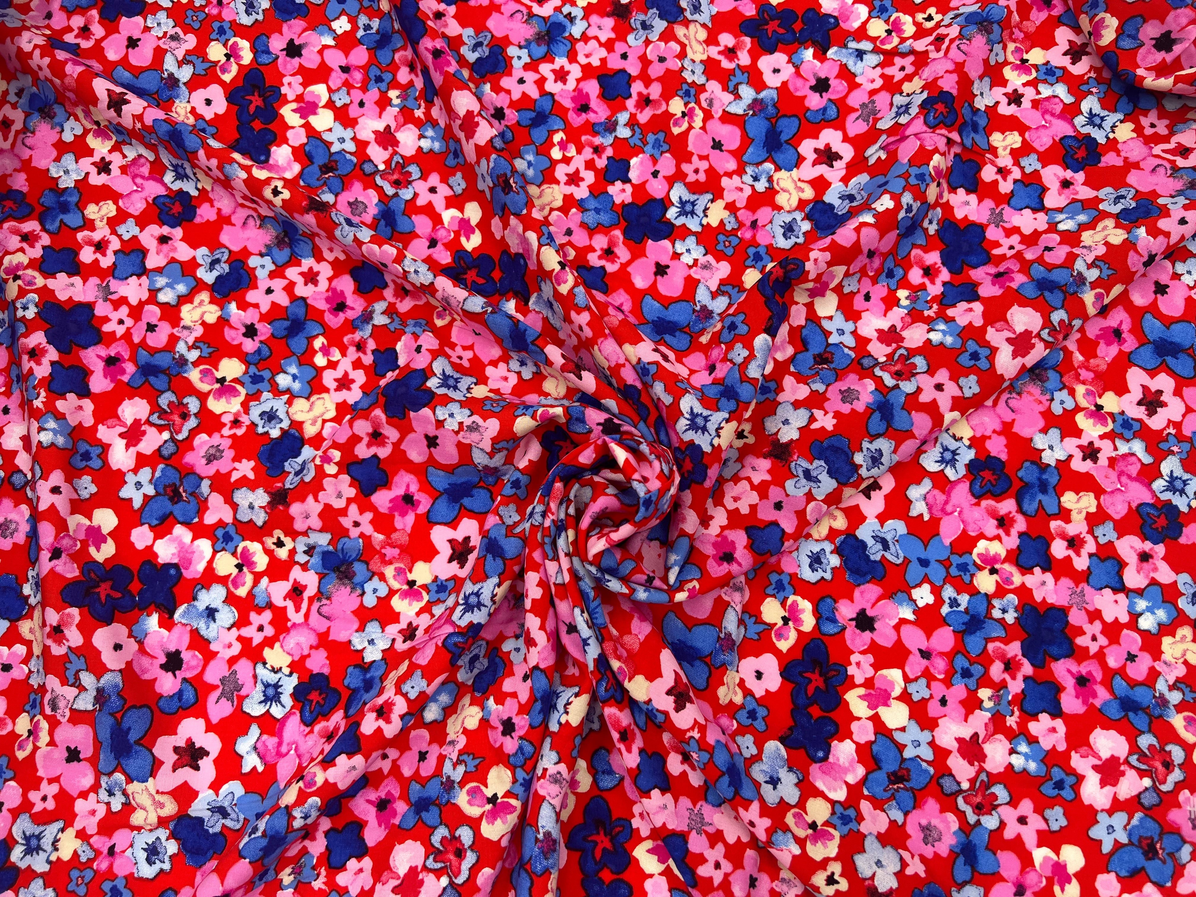 VISCOSE D'UNE MULTITUDE DE FLEURS FOND ROUGE MLC INTERN