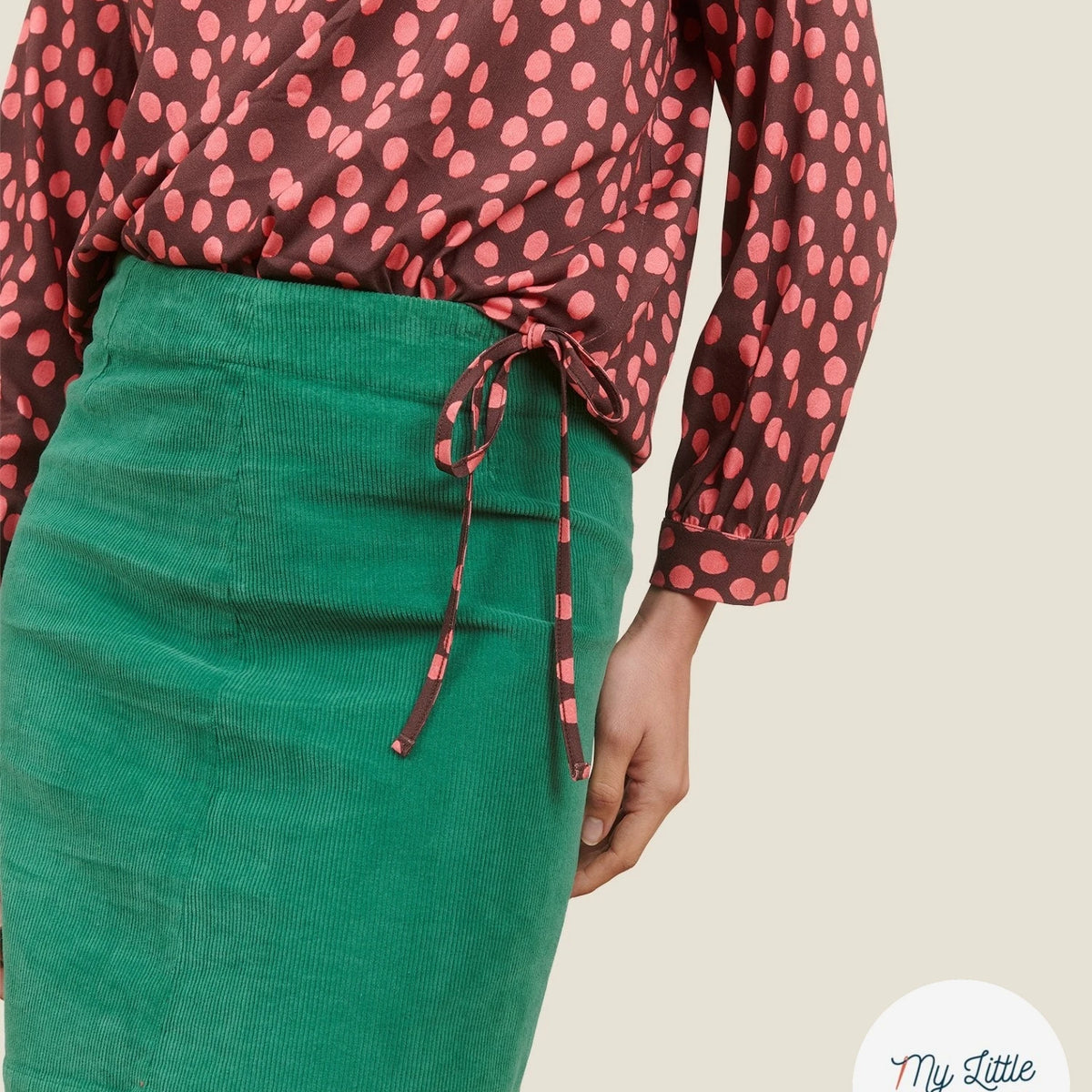 VISCOSE ÉLASTHANNE IMPRIMÉ POIS ROSES FOND MARRON - My Little Coupon