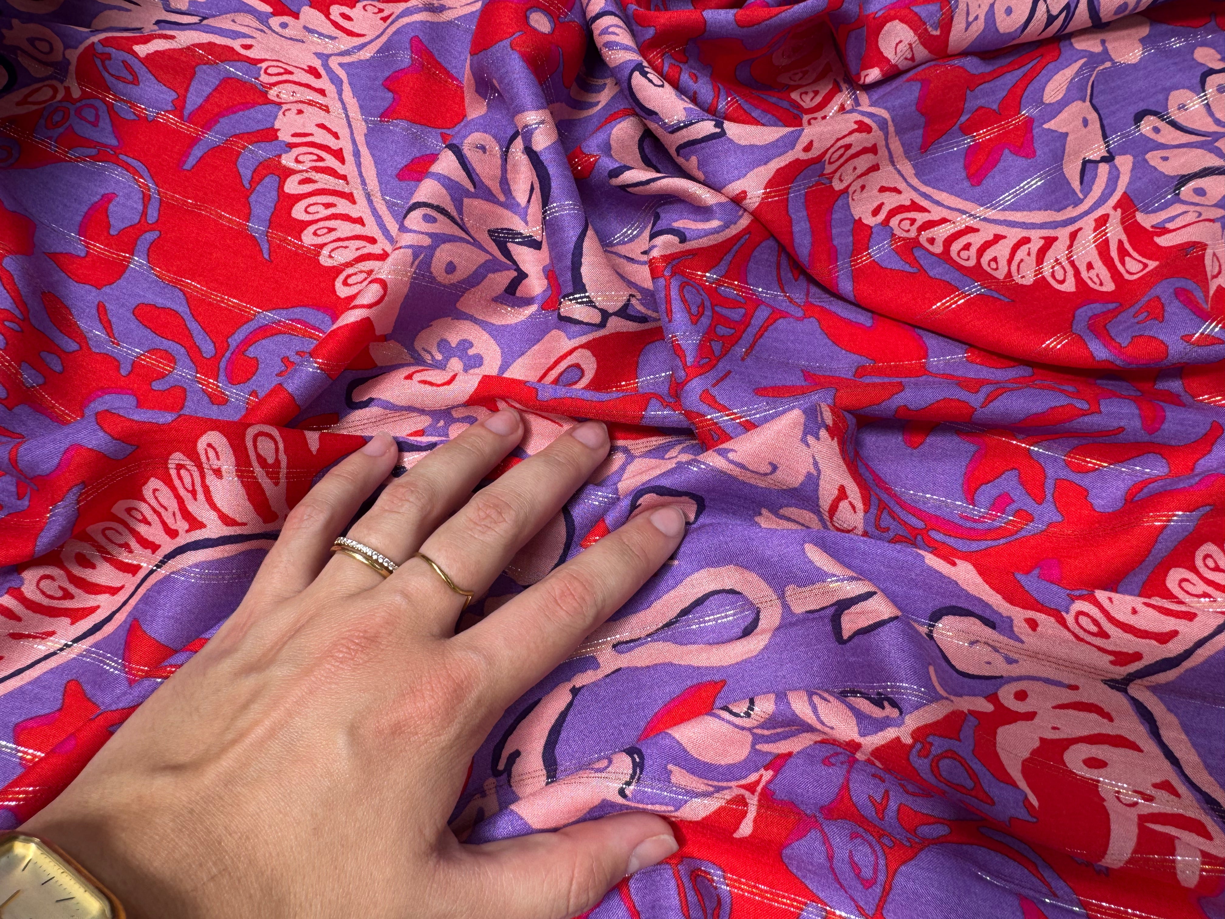 VISCOSE FIL ARGENTÉ FOND VIOLET MOTIFS ROUGE - My Little Coupon