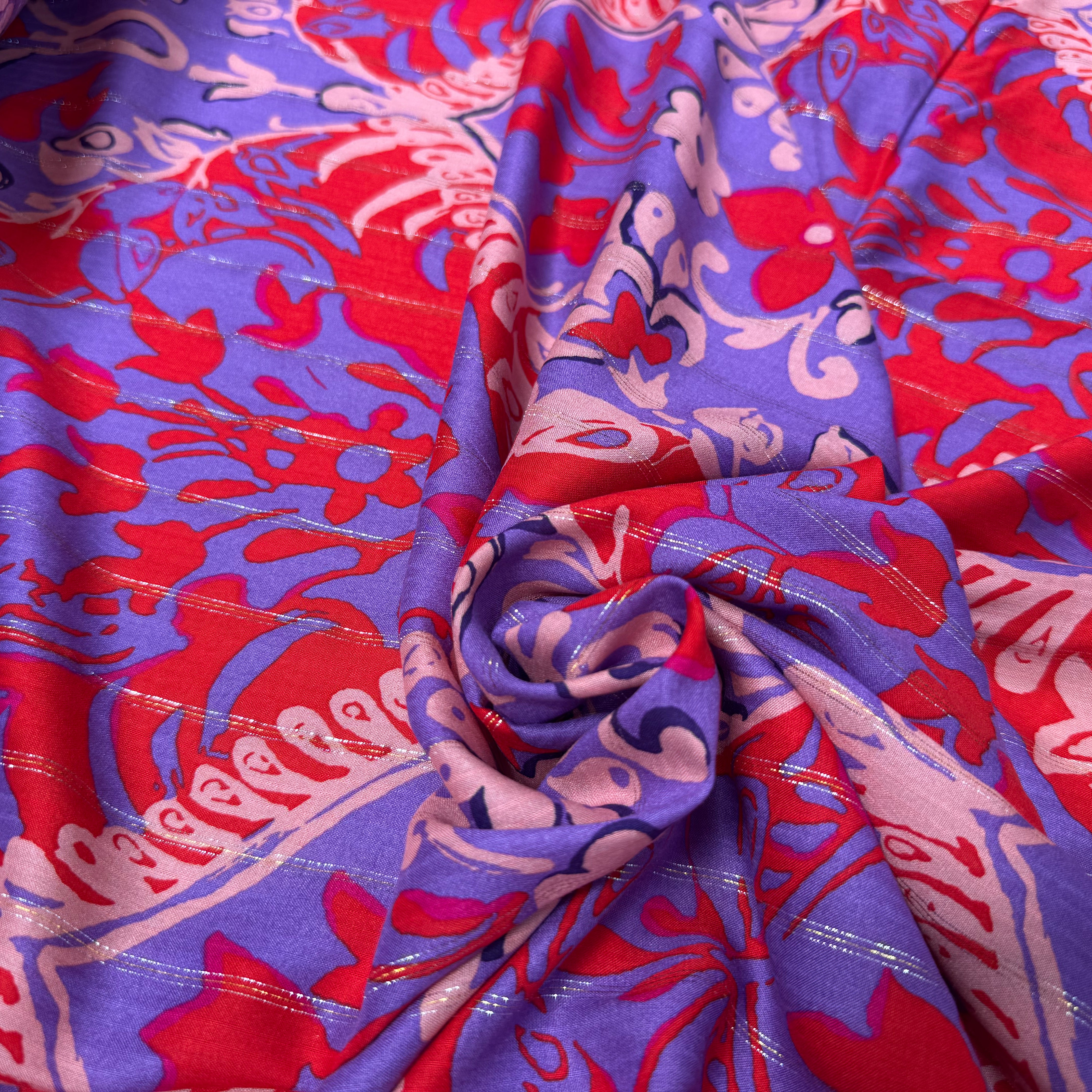 VISCOSE FIL ARGENTÉ FOND VIOLET MOTIFS ROUGE - My Little Coupon