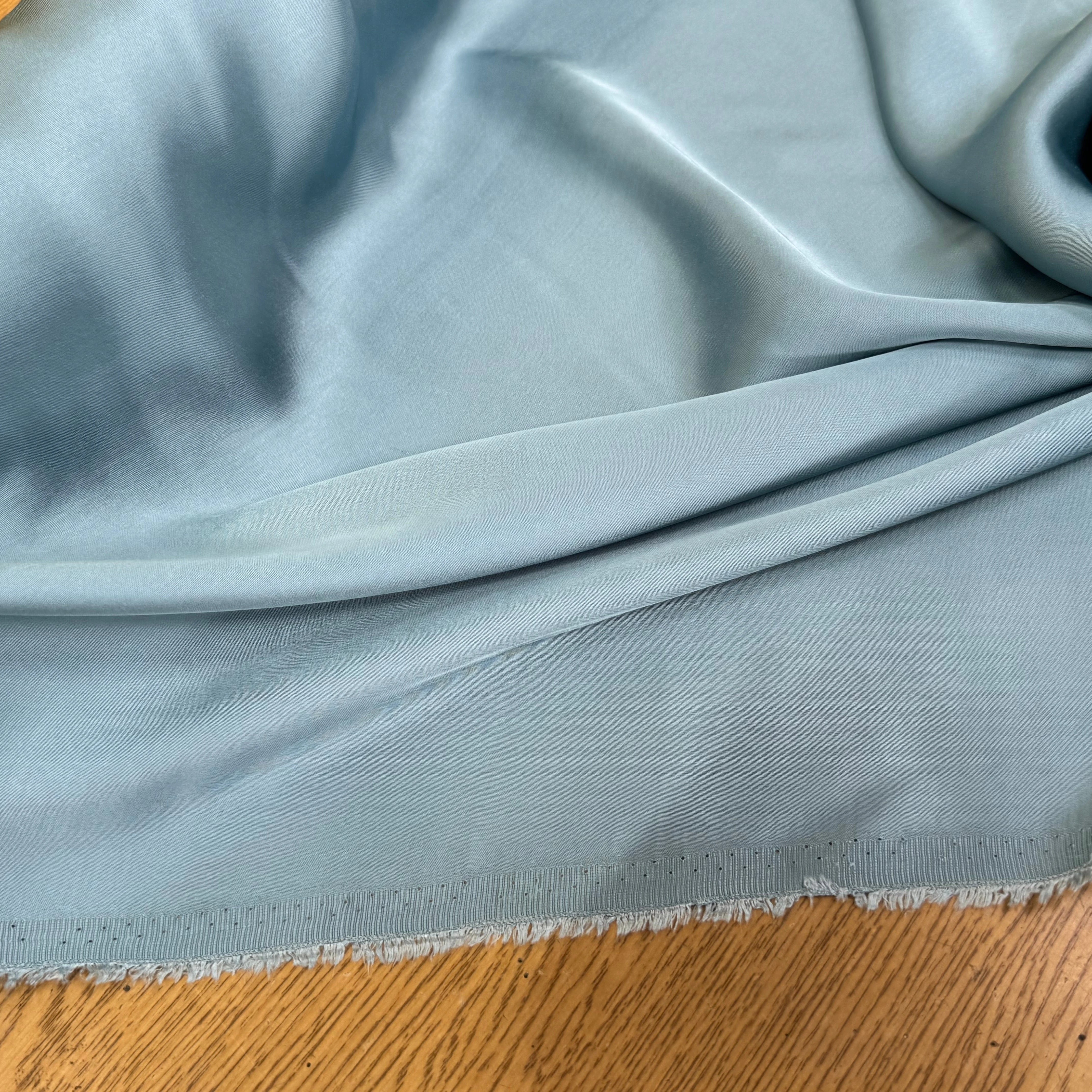VISCOSE FLUIDE ENVERS SATIN BLEU GRIS - My Little Coupon