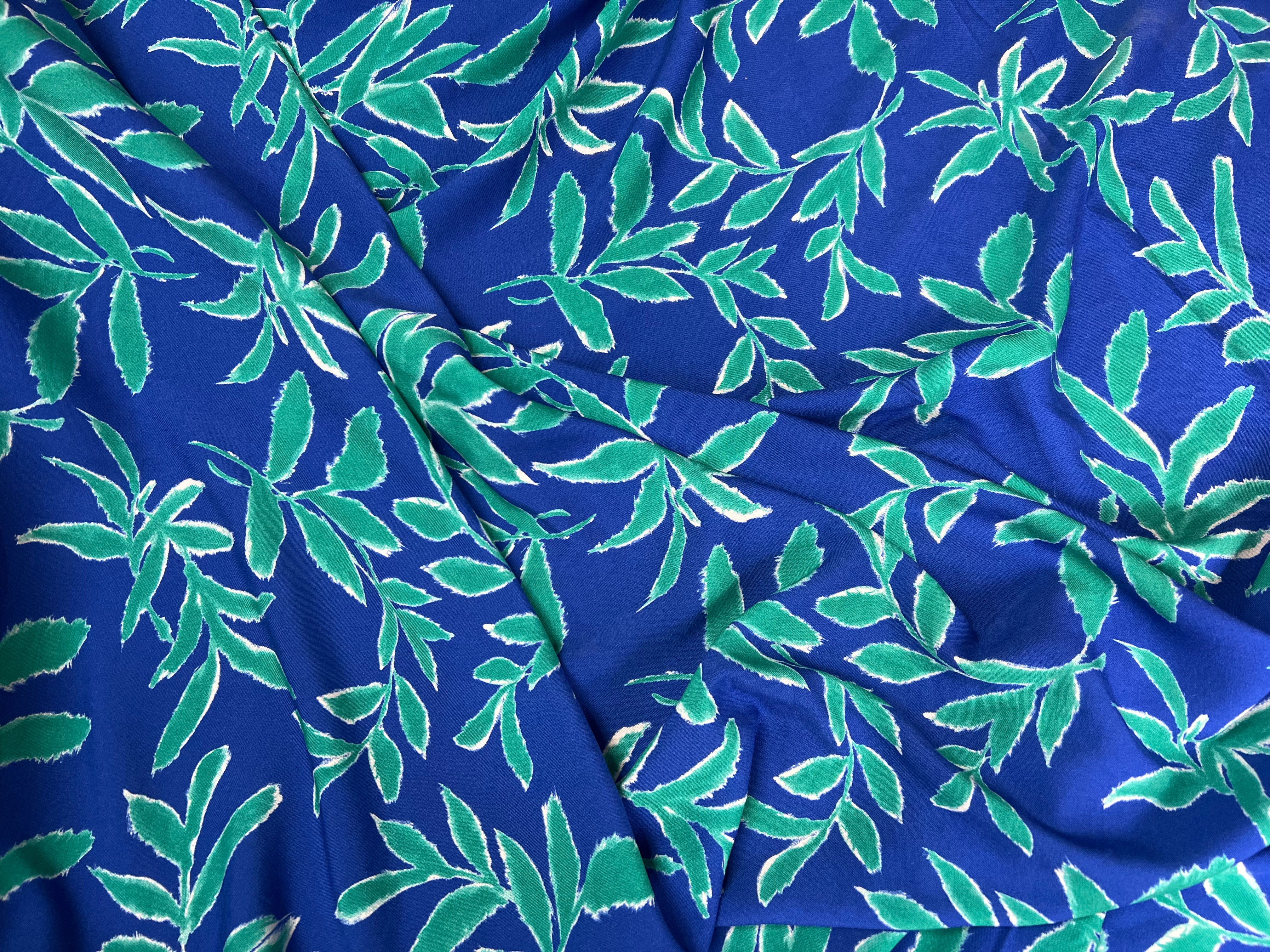 VISCOSE FLUIDE FEUILLAGES SUR FOND BLEU - My Little Coupon