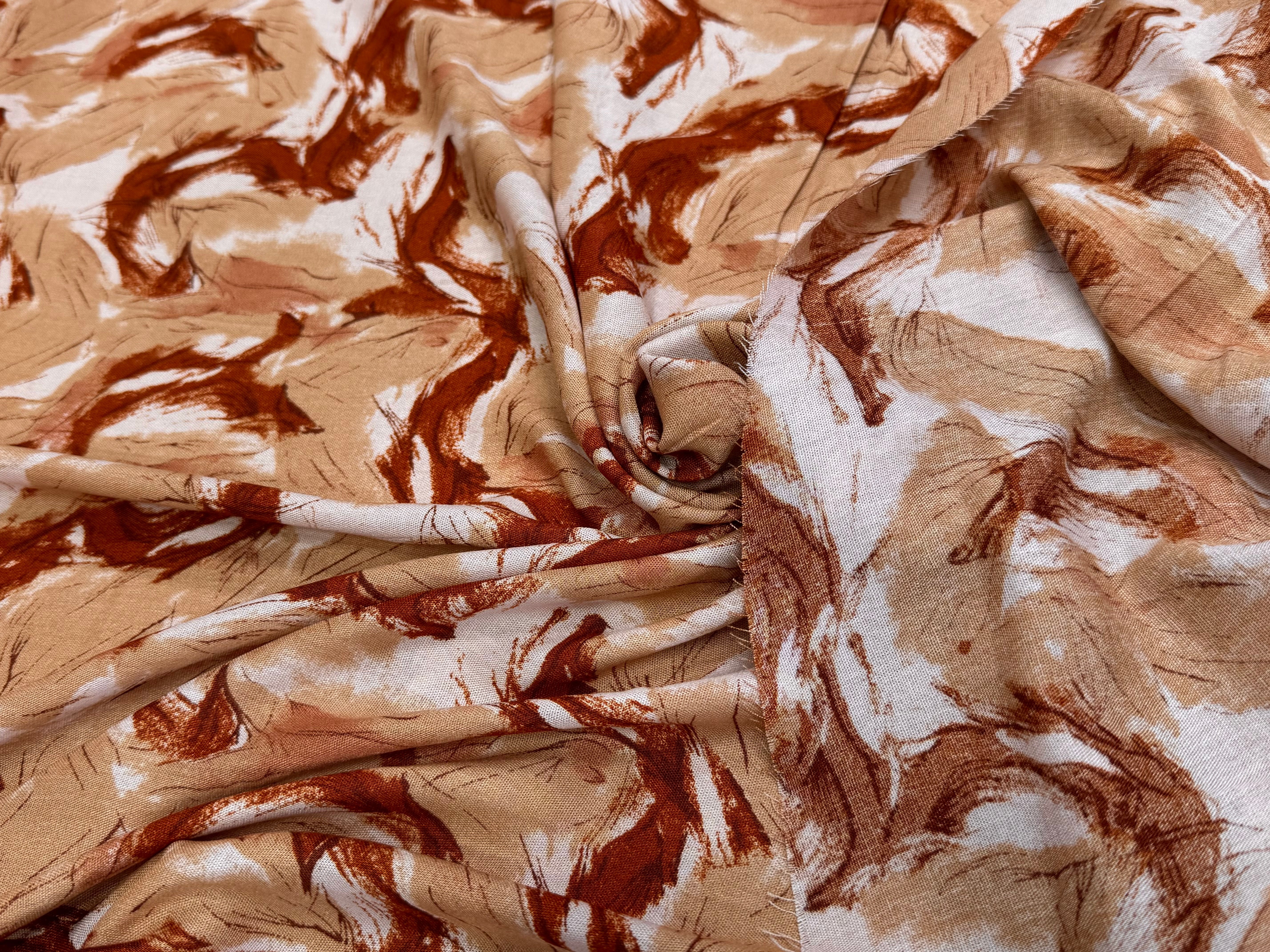 VISCOSE FLUIDE FOND BEIGE IMPRIMÉE TOURBILLON BEIGE ET CHOCO - My Little Coupon