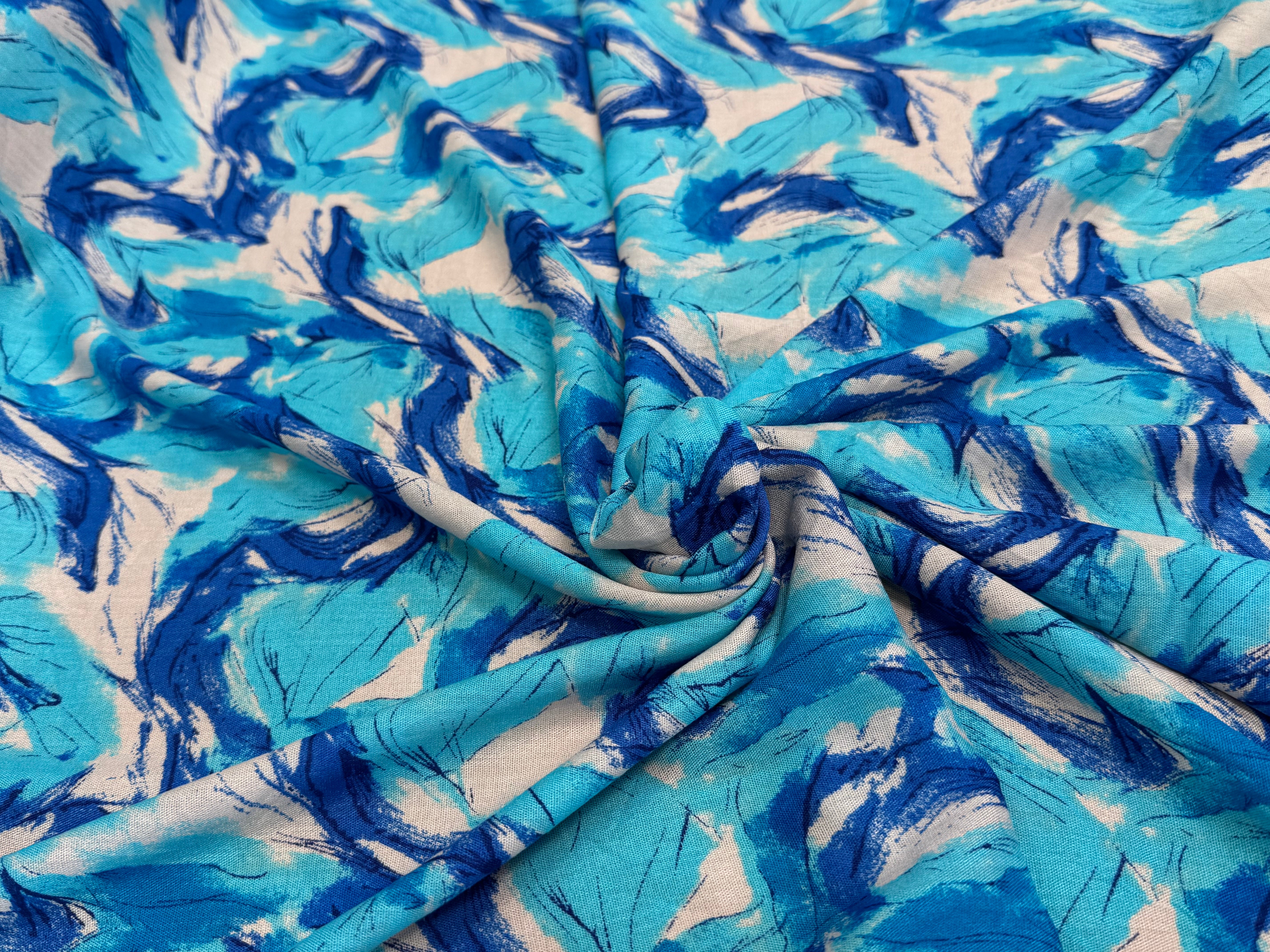 VISCOSE FLUIDE FOND BLANC IMPRIMÉE TOURBILLON ROI TURQUOISE - My Little Coupon