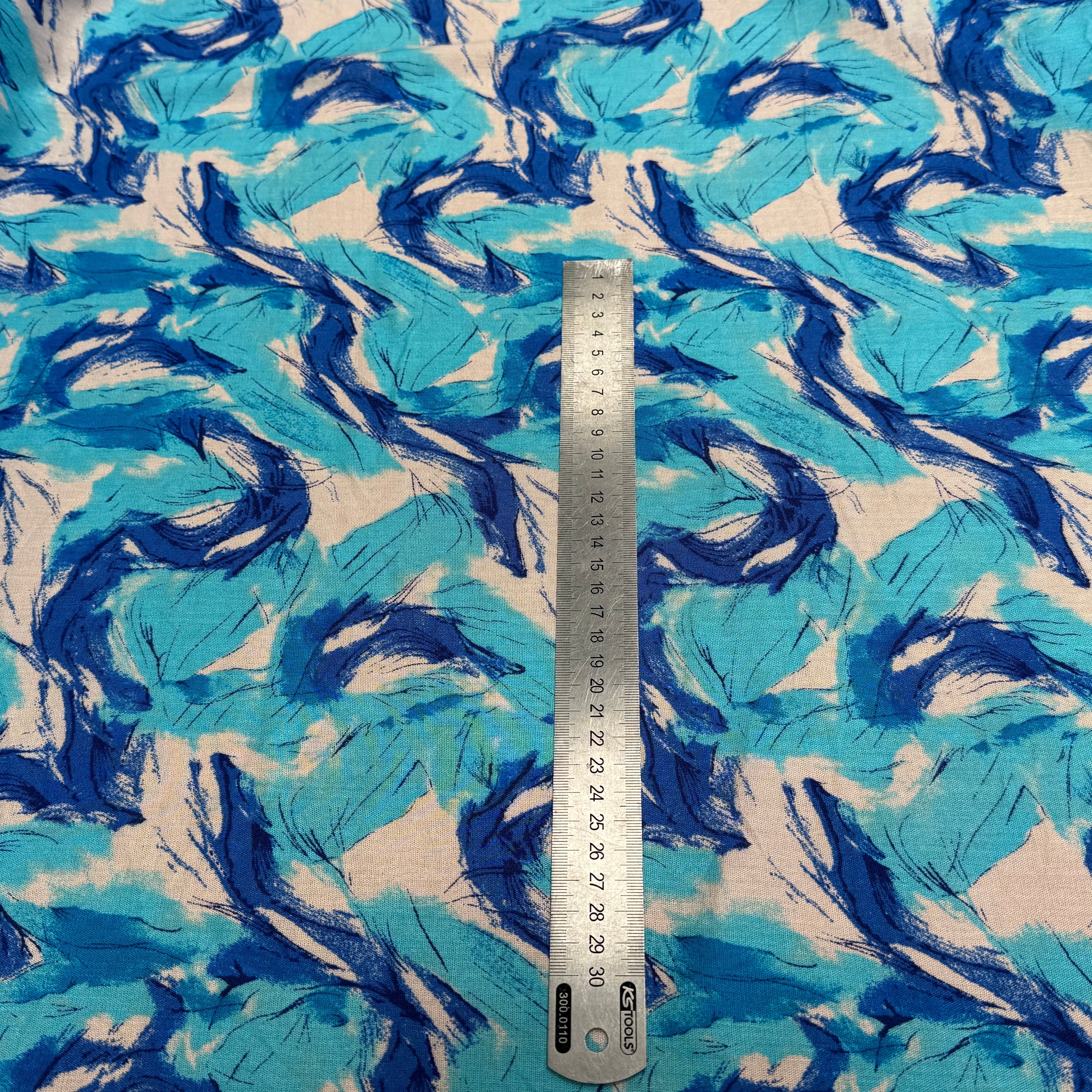 VISCOSE FLUIDE FOND BLANC IMPRIMÉE TOURBILLON ROI TURQUOISE - My Little Coupon
