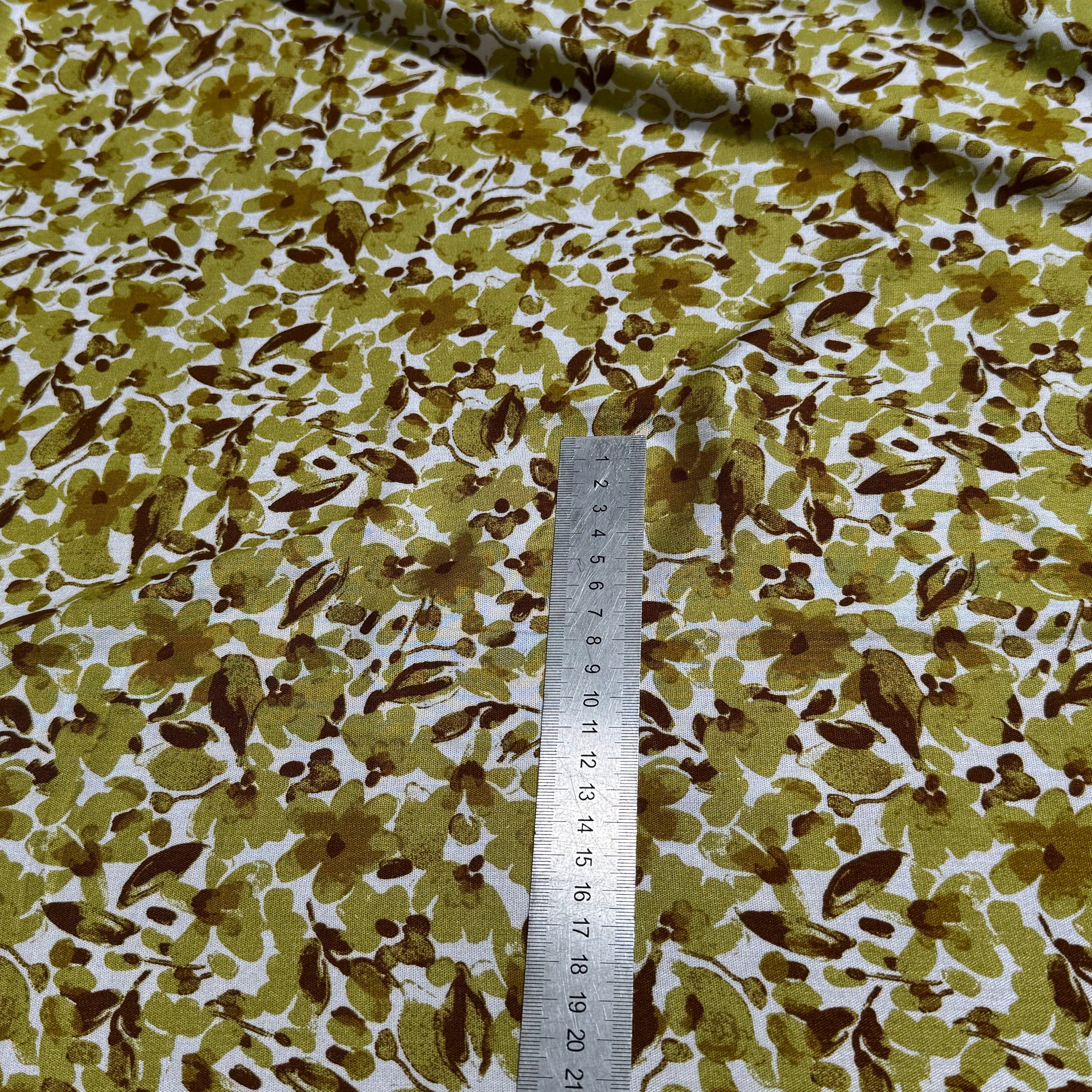 VISCOSE FLUIDE FOND BLANC MOTIFS FLORAUX VERT KAKI - My Little Coupon