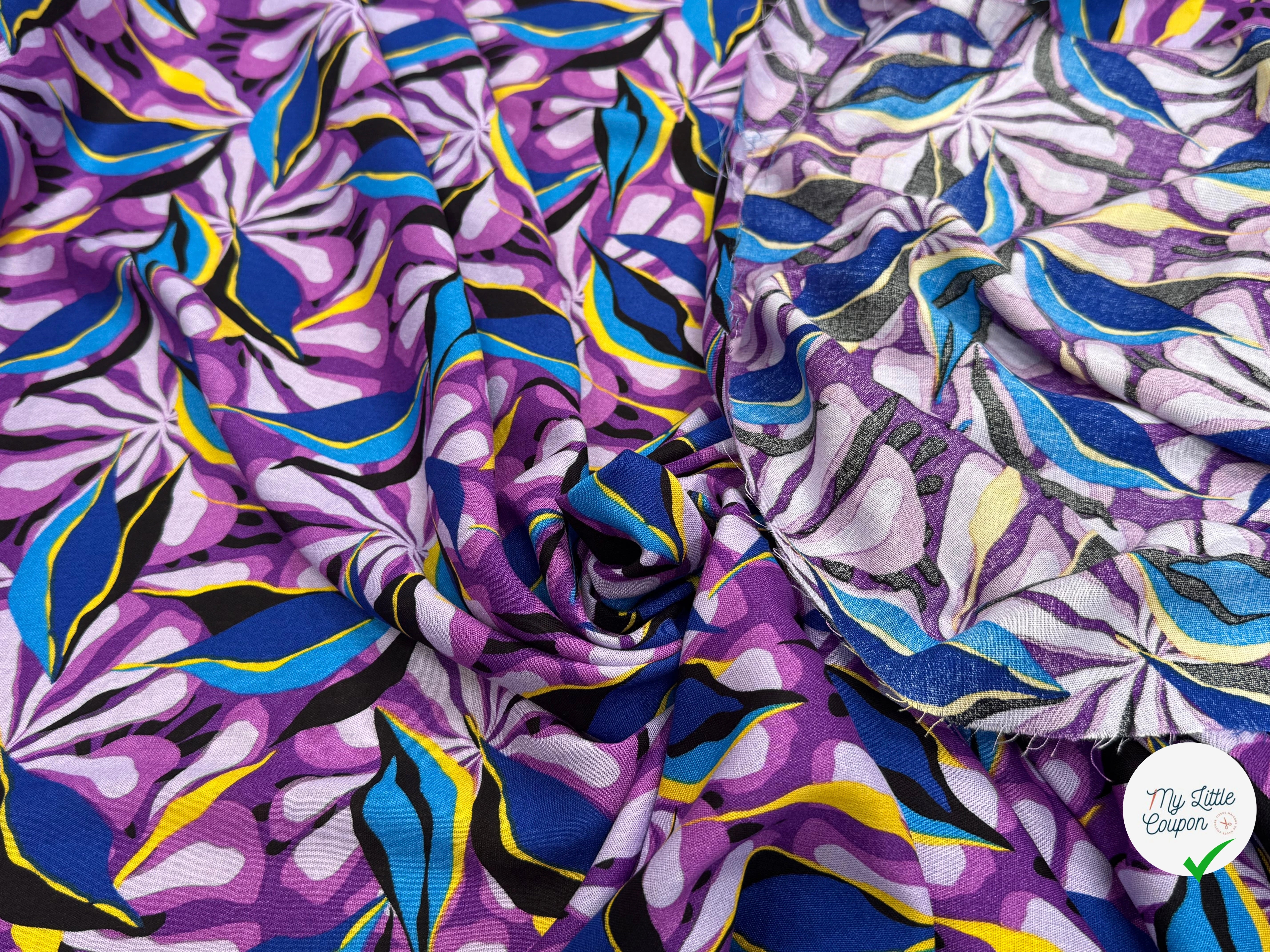 VISCOSE FLUIDE FOND VIOLET MOTIFS FEUILLAGES BLEU NOIR - My Little Coupon