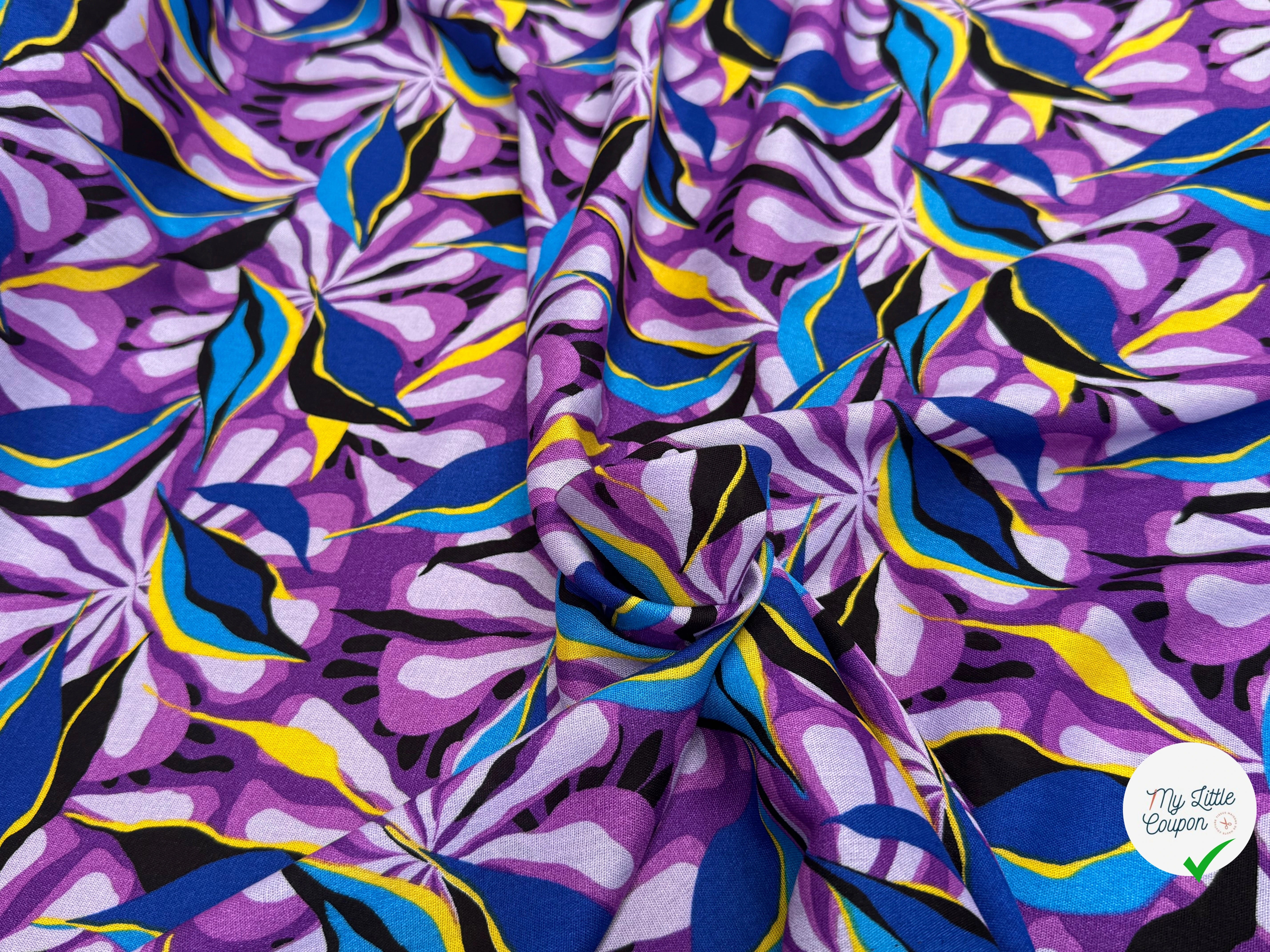 VISCOSE FLUIDE FOND VIOLET MOTIFS FEUILLAGES BLEU NOIR - My Little Coupon