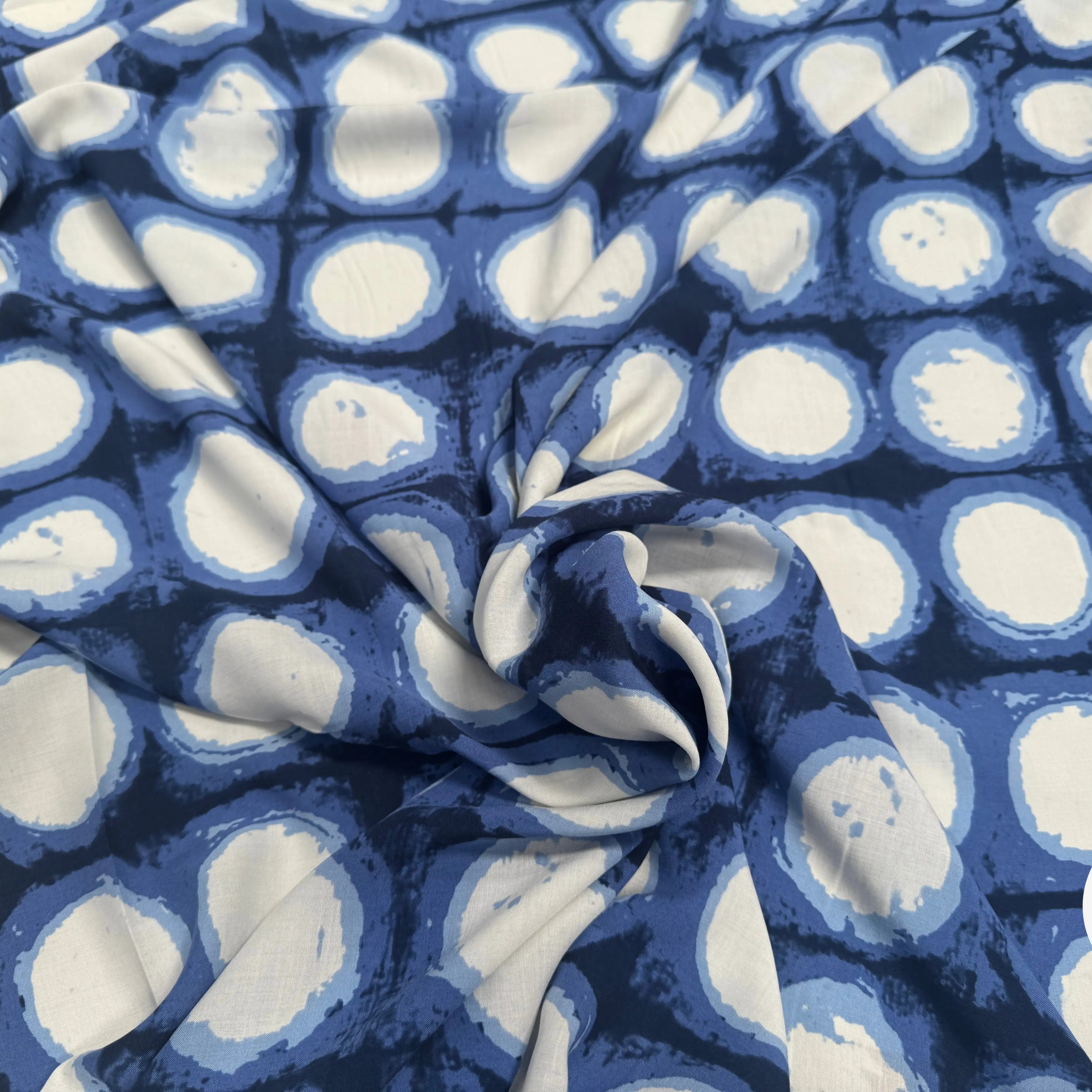 VISCOSE FLUIDE LÉGÈRE MOTIF CIRCULAIRE BLANC FOND BLEU - My Little Coupon