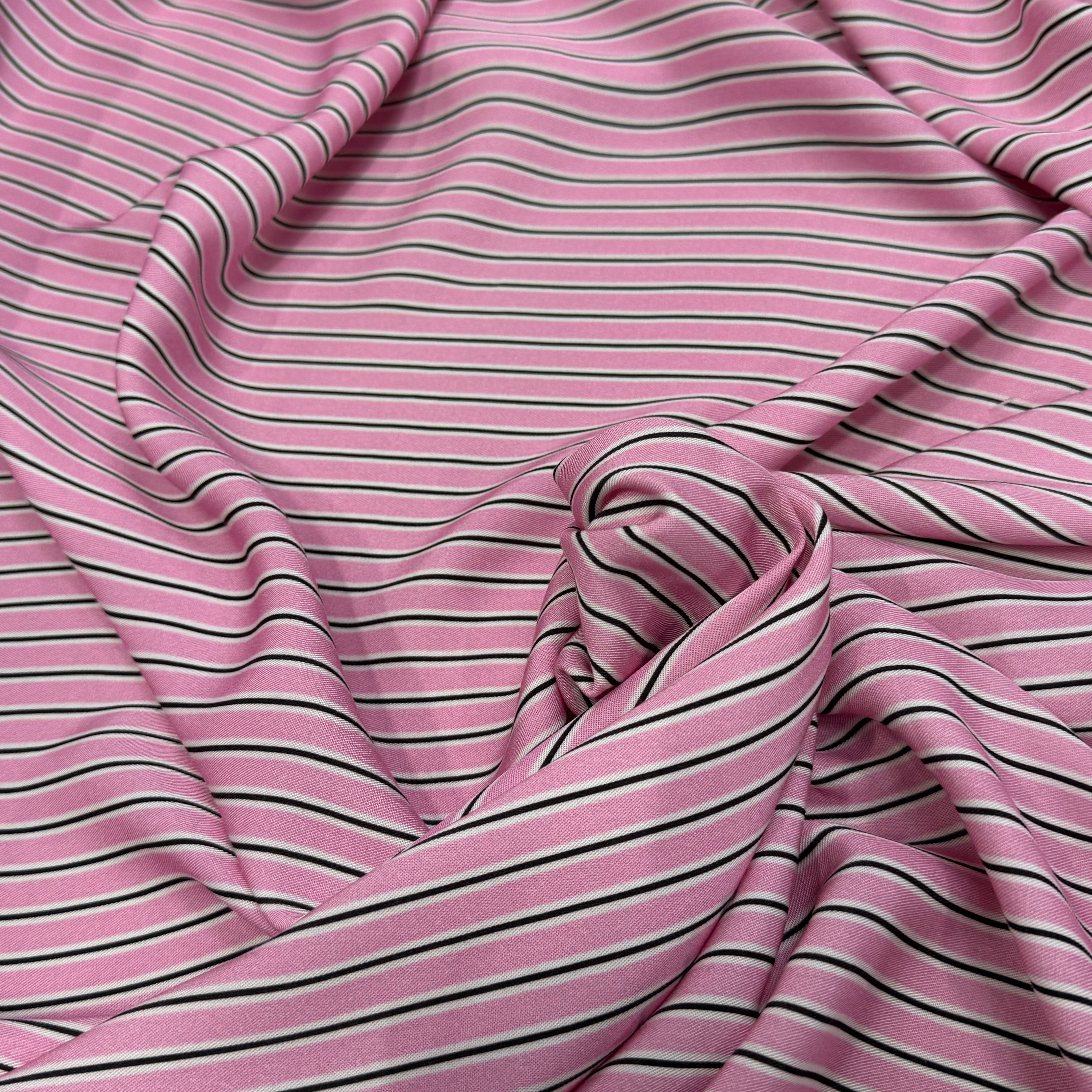 VISCOSE FLUIDE RAYON TWILL PRINTED ROSE PALE - My Little Coupon
