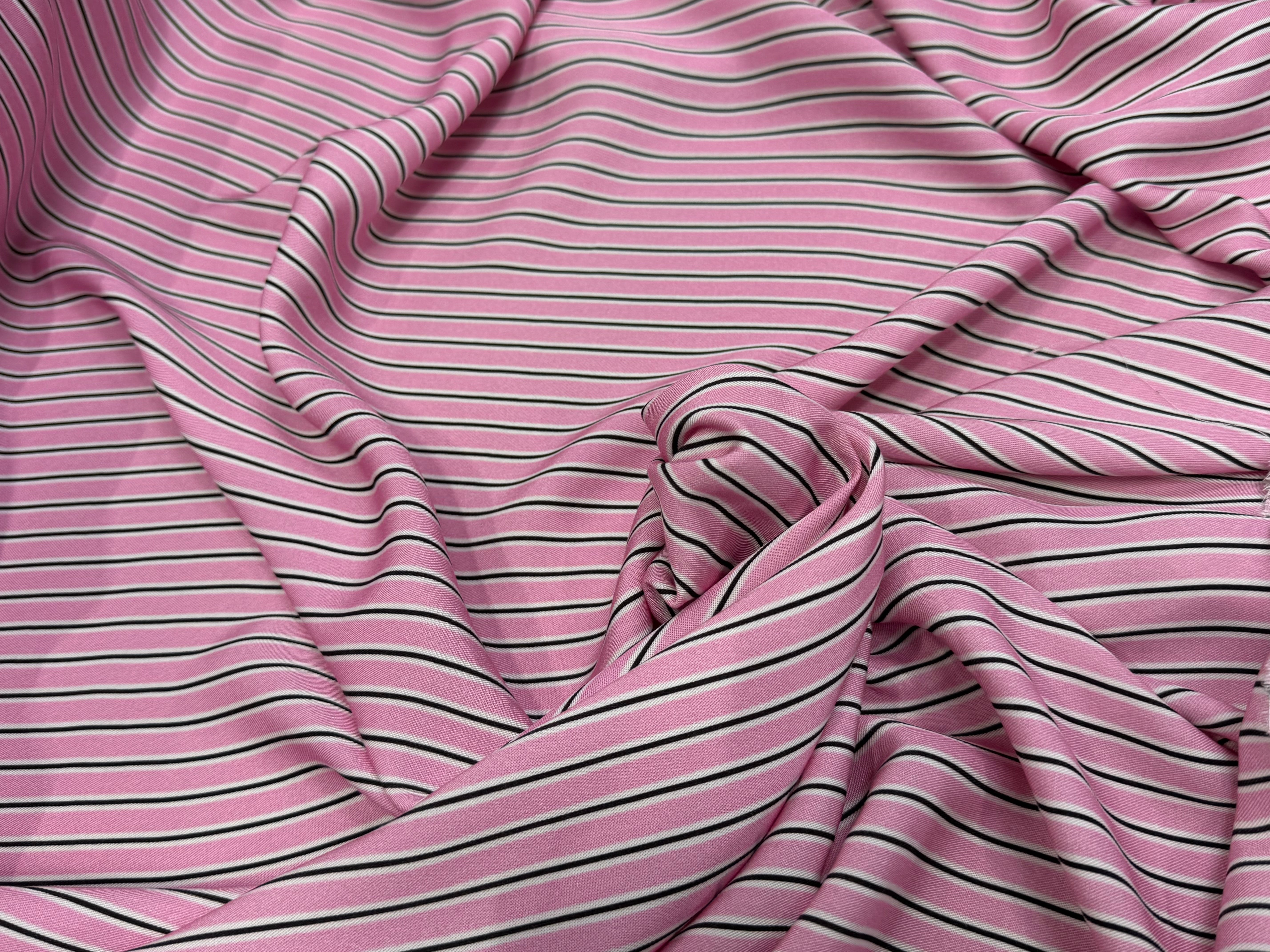 VISCOSE FLUIDE RAYON TWILL PRINTED ROSE PALE - My Little Coupon