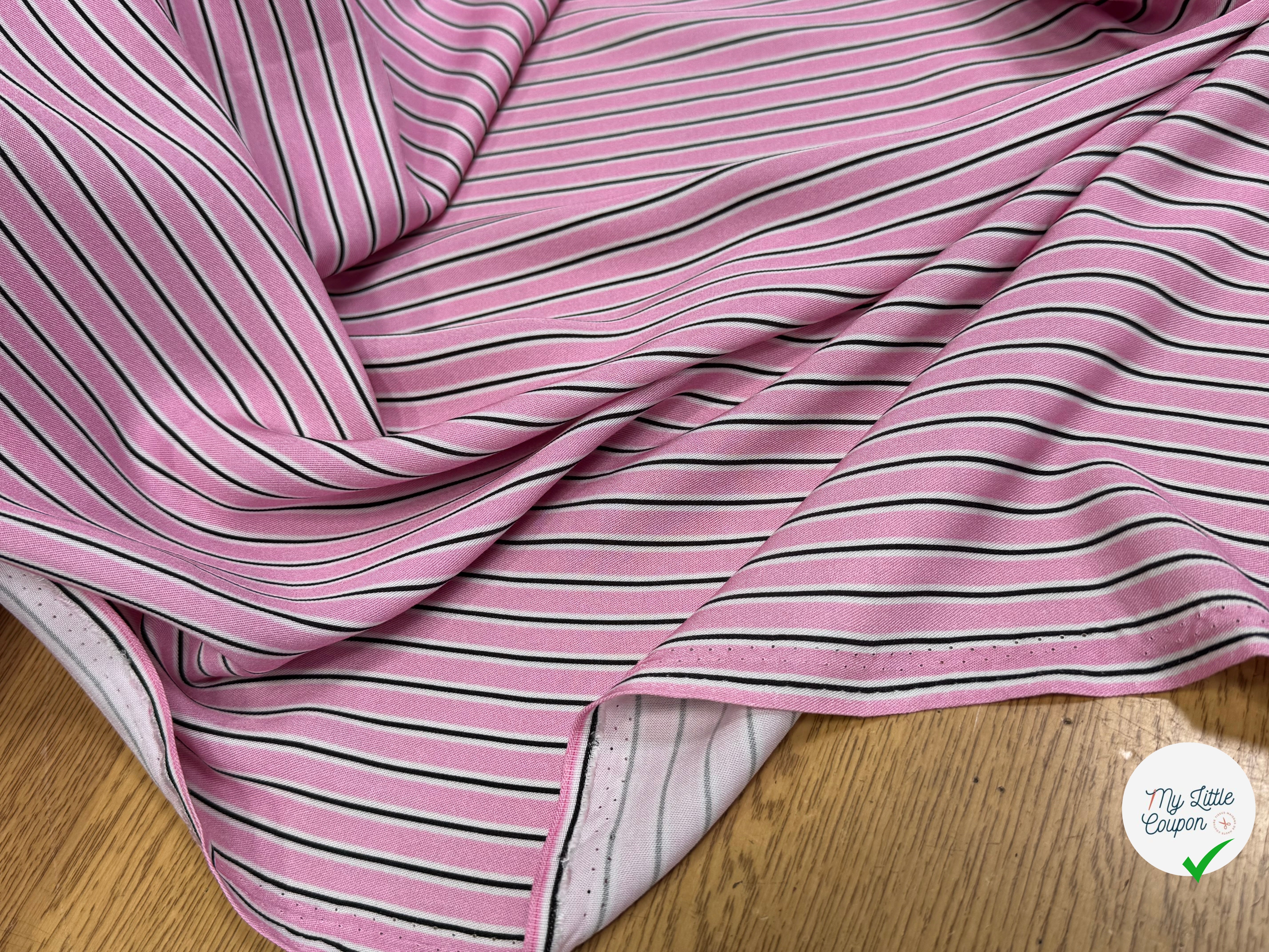 VISCOSE FLUIDE RAYON TWILL PRINTED ROSE PALE - My Little Coupon