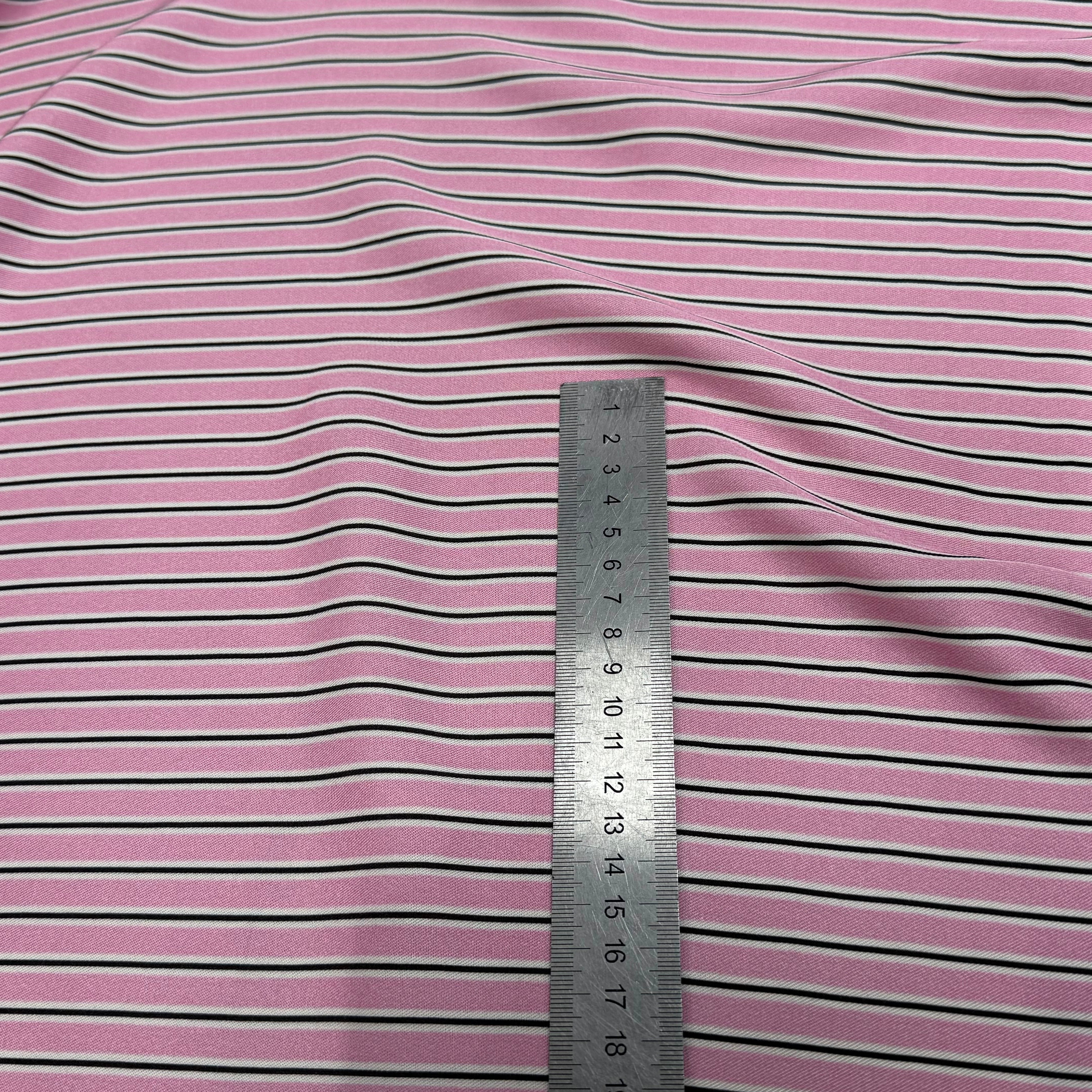 VISCOSE FLUIDE RAYON TWILL PRINTED ROSE PALE - My Little Coupon