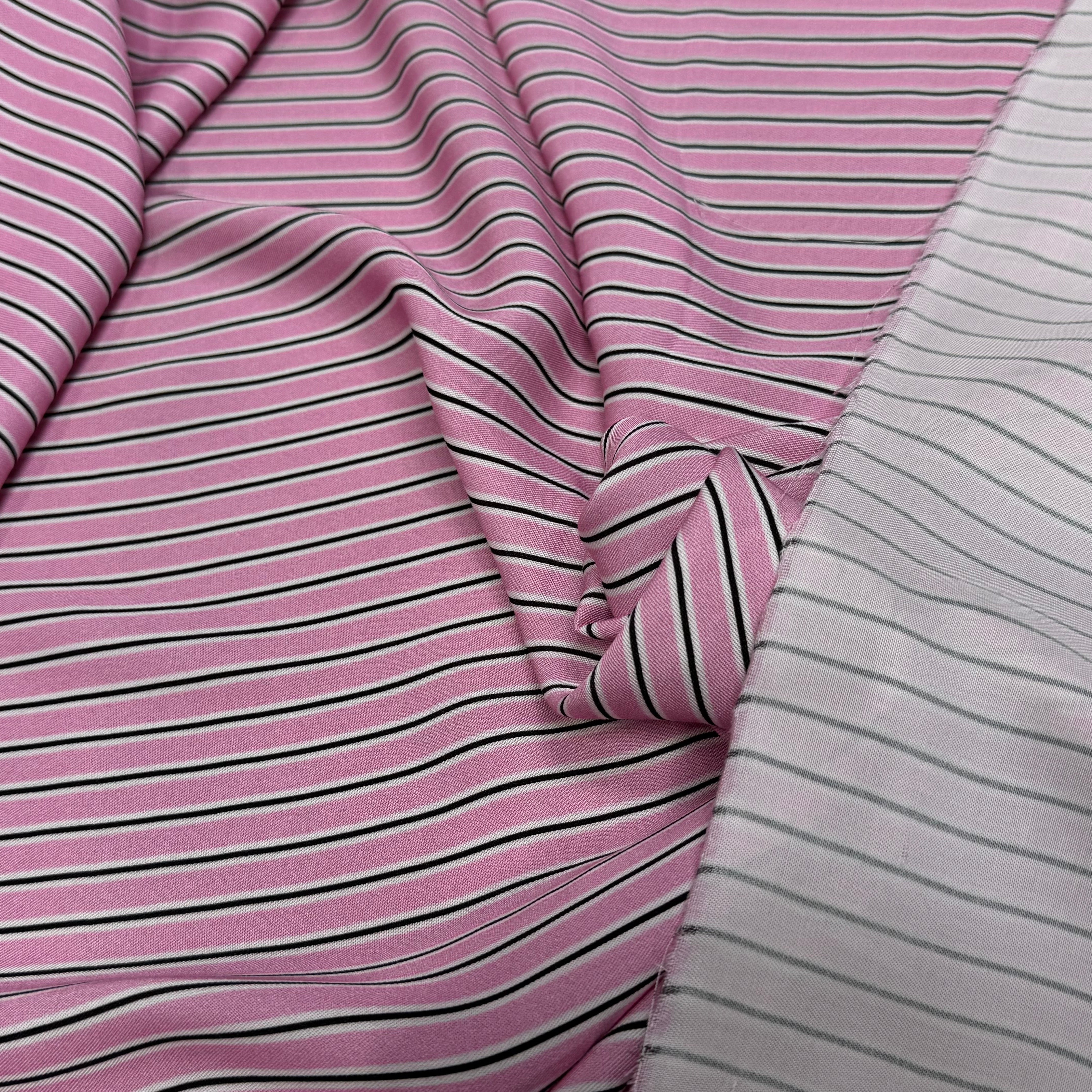 VISCOSE FLUIDE RAYON TWILL PRINTED ROSE PALE - My Little Coupon