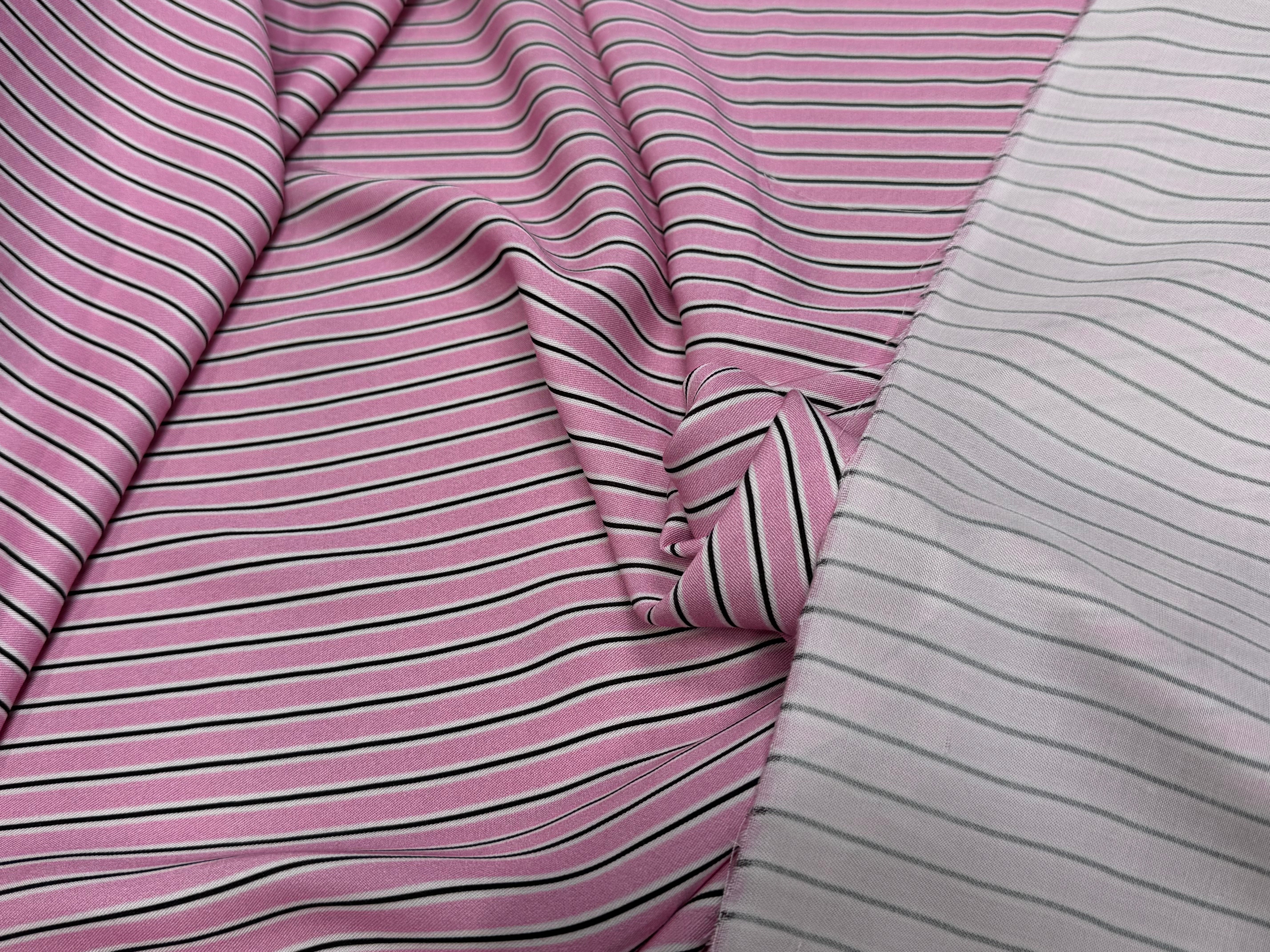 VISCOSE FLUIDE RAYON TWILL PRINTED ROSE PALE - My Little Coupon