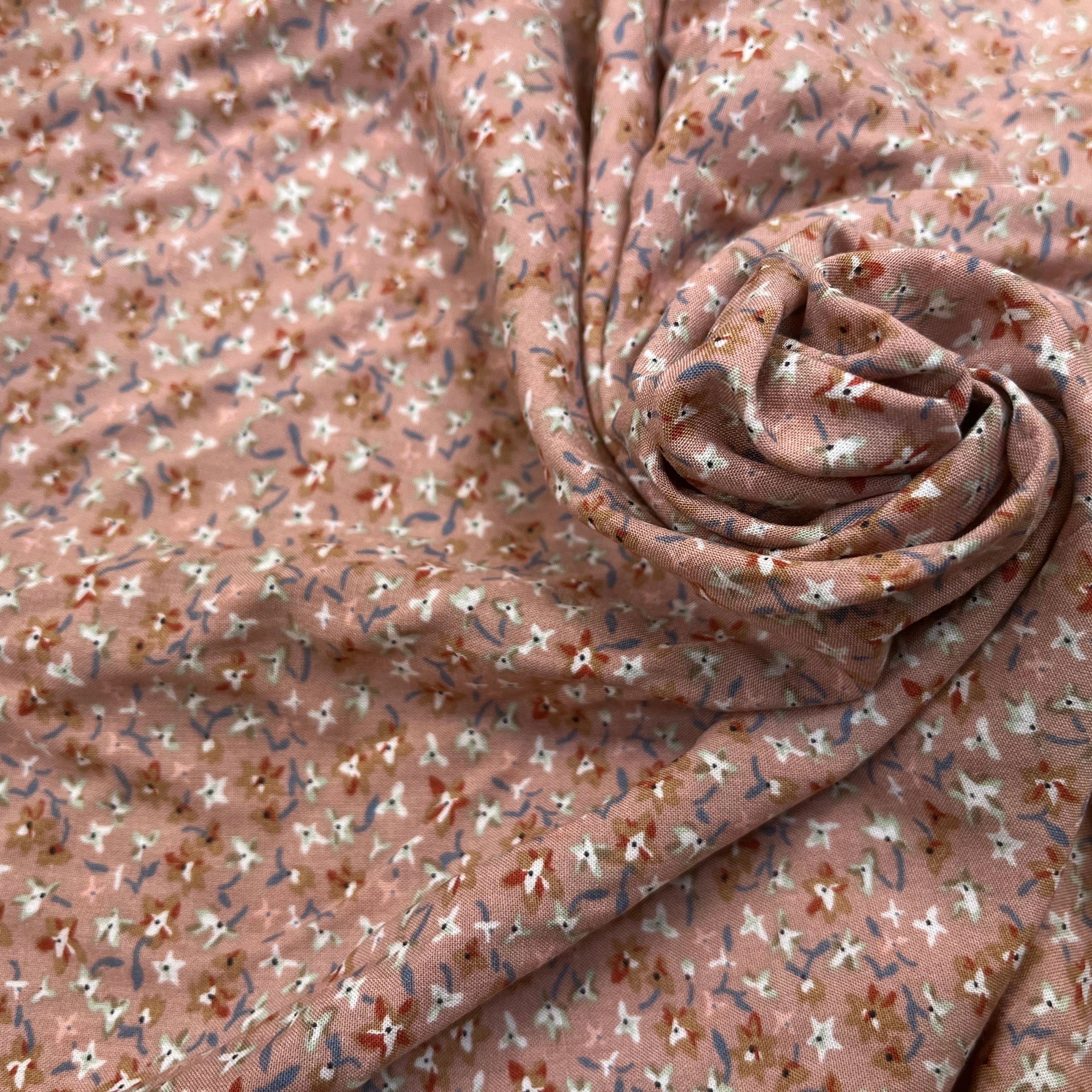 VISCOSE FLUIDE ROSE DELAVÉ AVEC PETITS MOTIFS FLORAUX - My Little Coupon