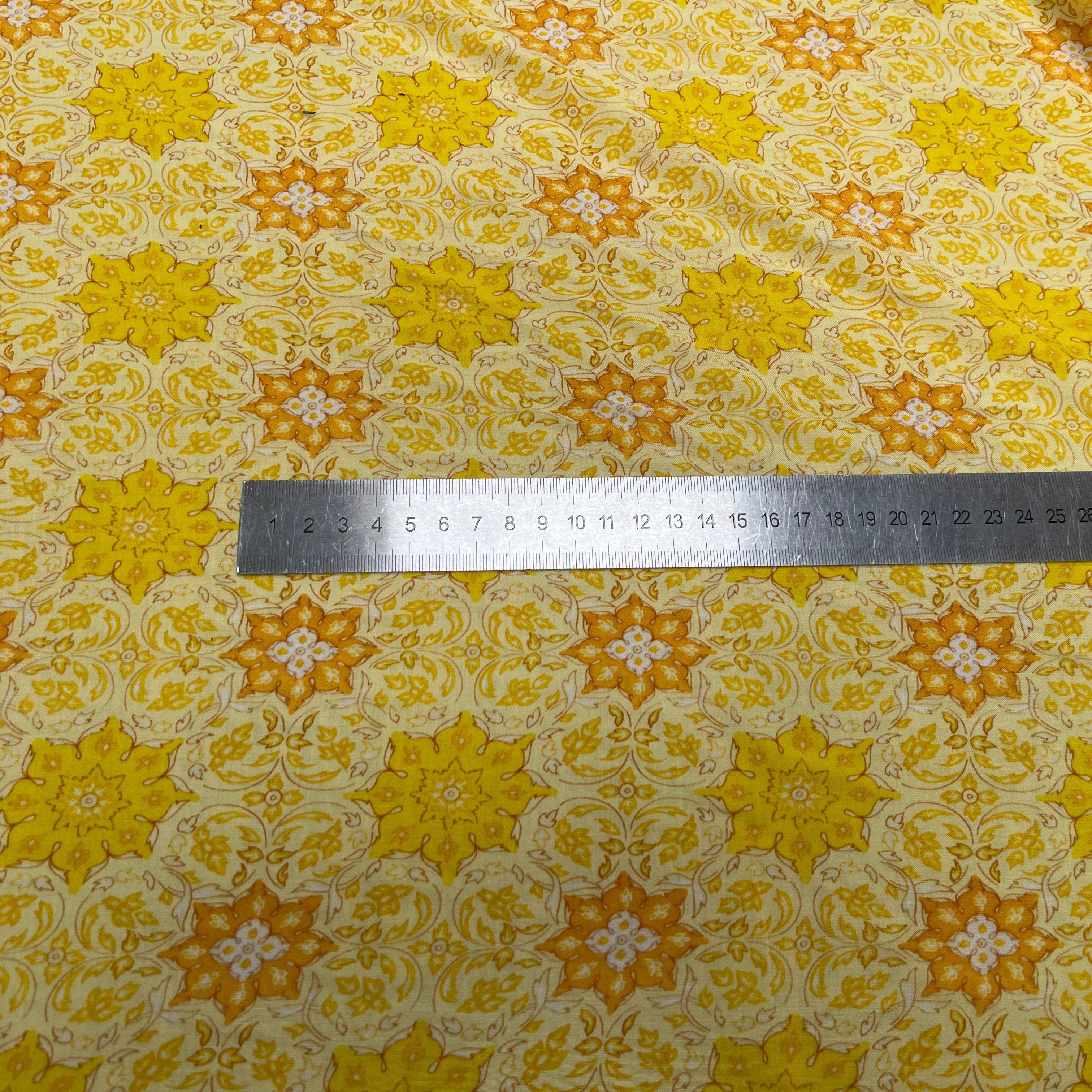 VISCOSE FOND JAUNE MOTIF FLEURS - My Little Coupon