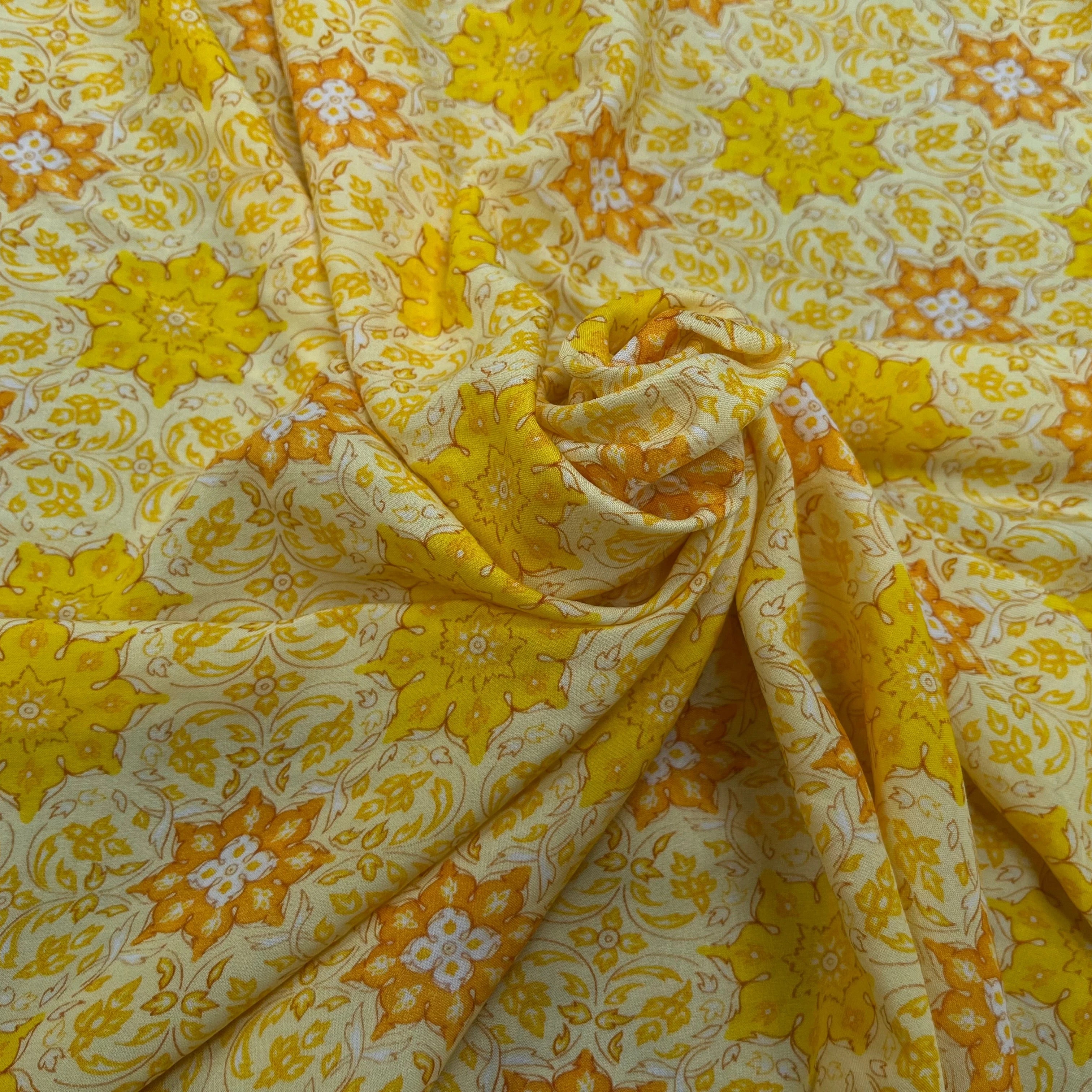 VISCOSE FOND JAUNE MOTIF FLEURS - My Little Coupon
