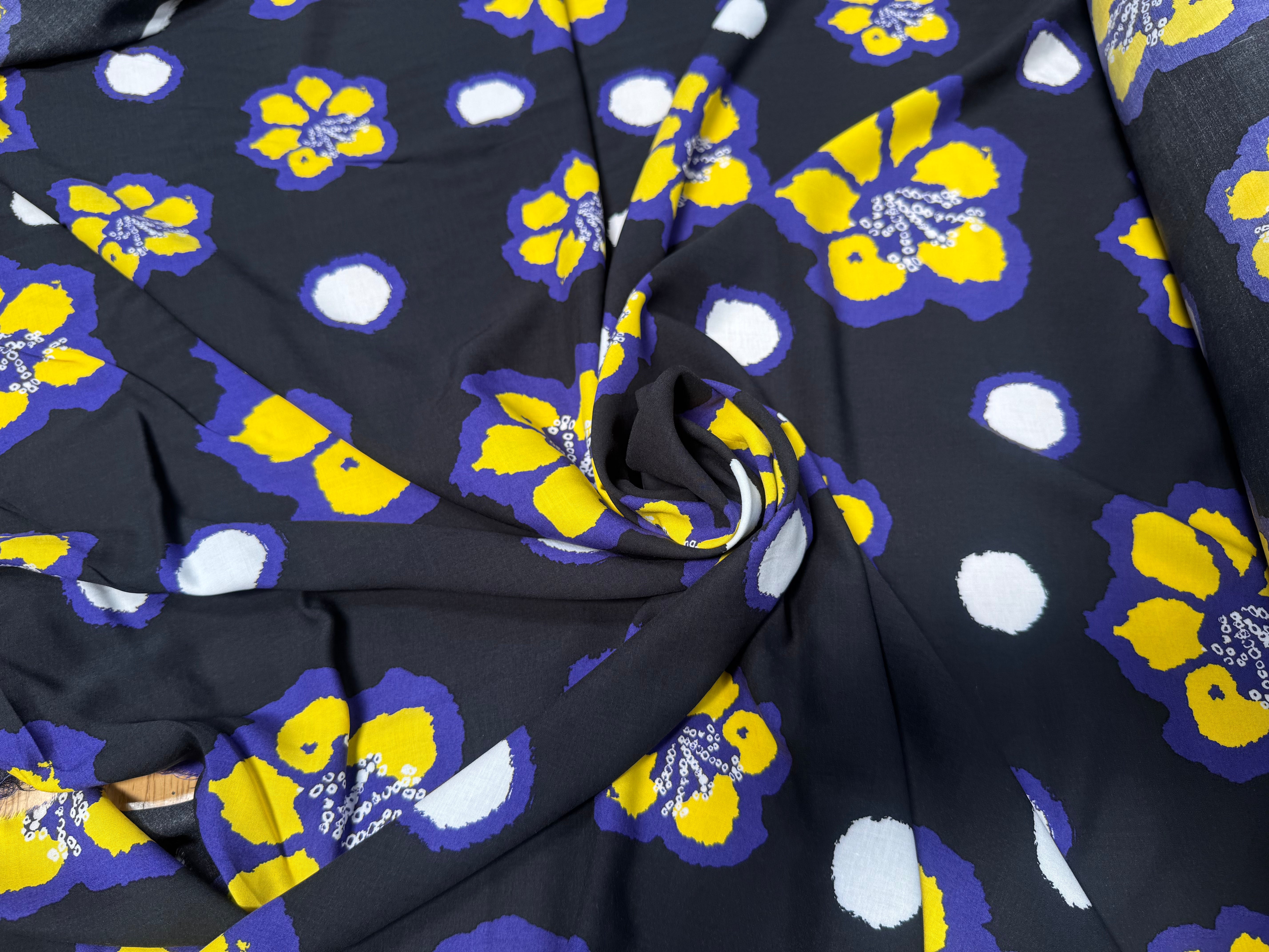 VISCOSE FOND NOIR FLEURS VIOLET - My Little Coupon