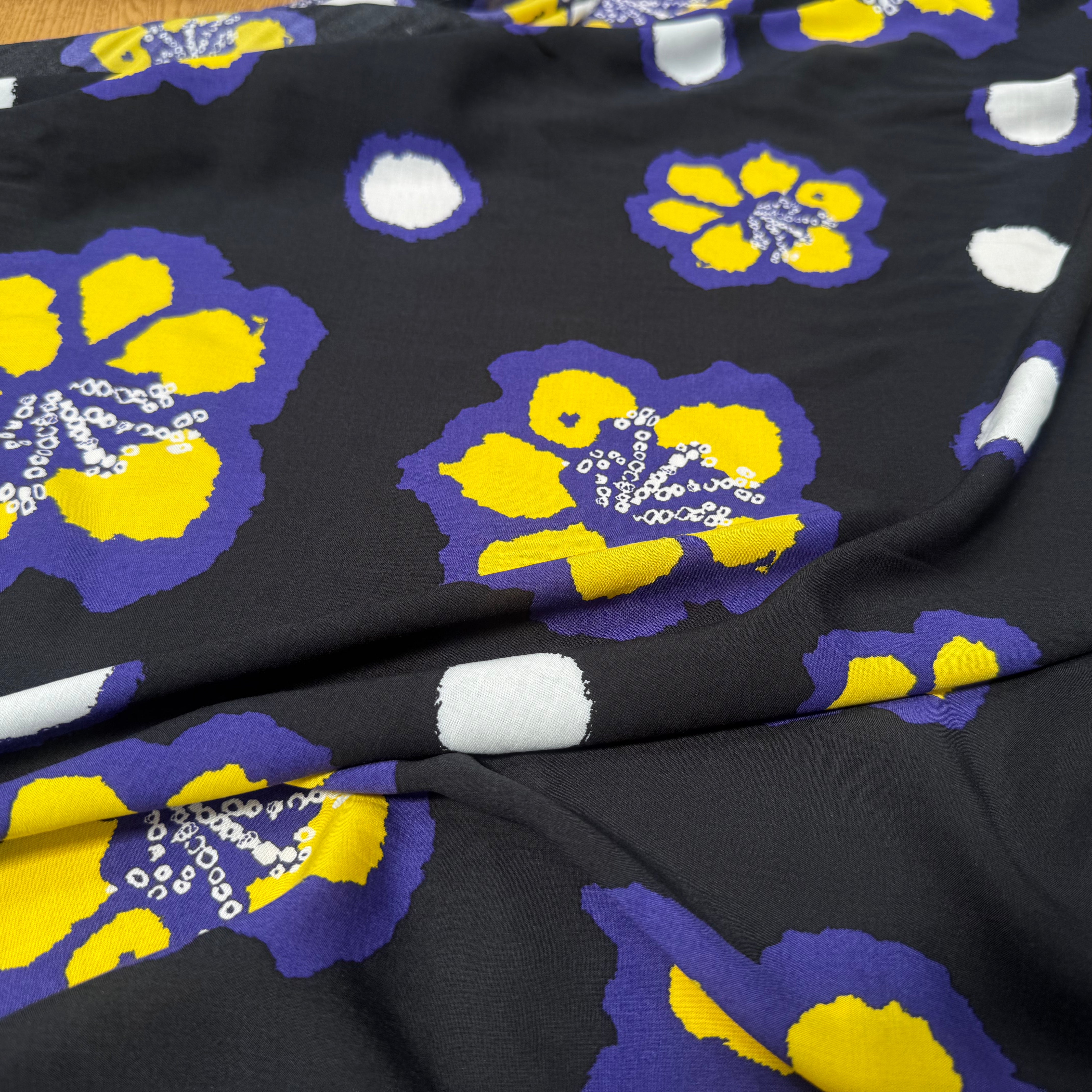 VISCOSE FOND NOIR FLEURS VIOLET - My Little Coupon