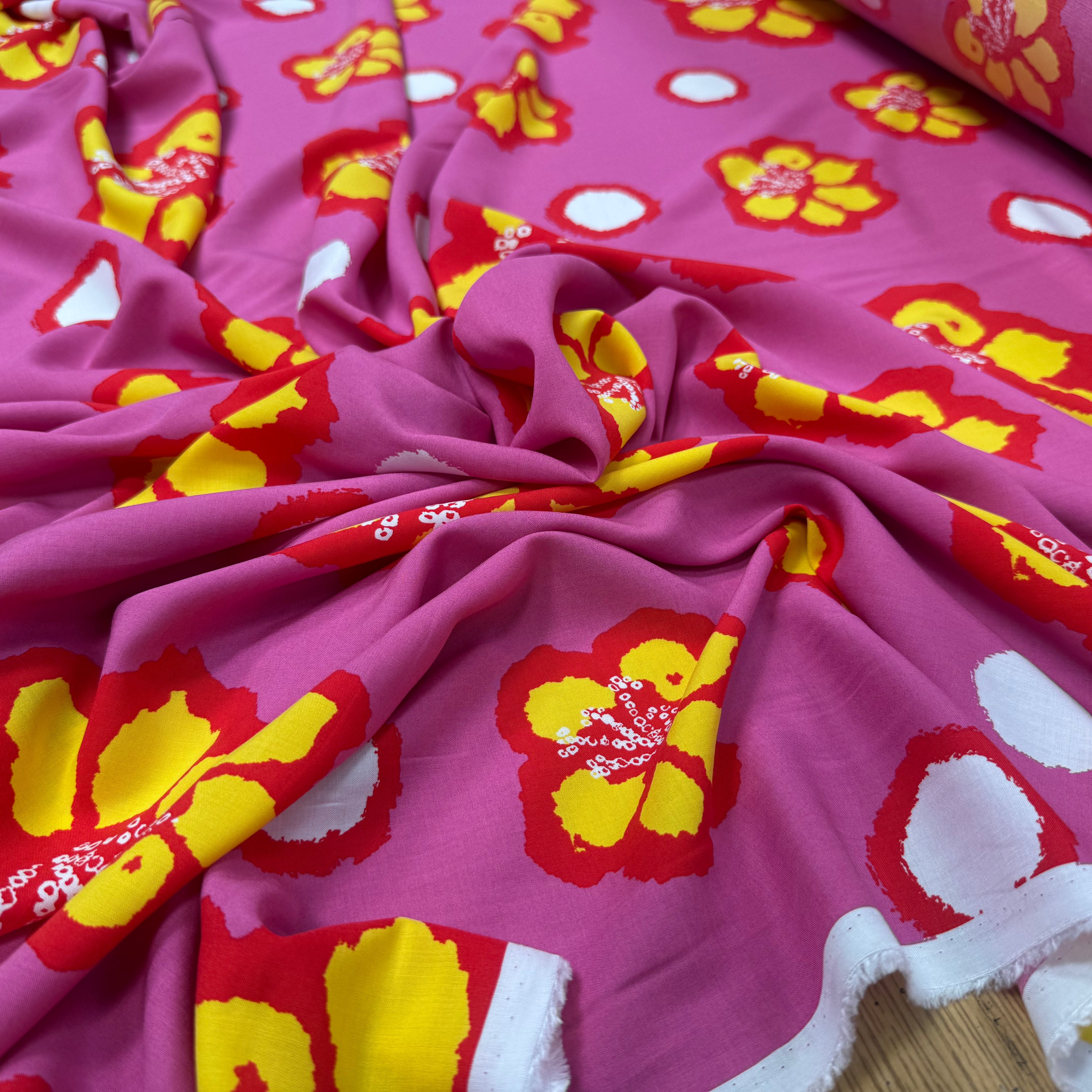 VISCOSE FOND ROSE FLEURS JAUNE - My Little Coupon