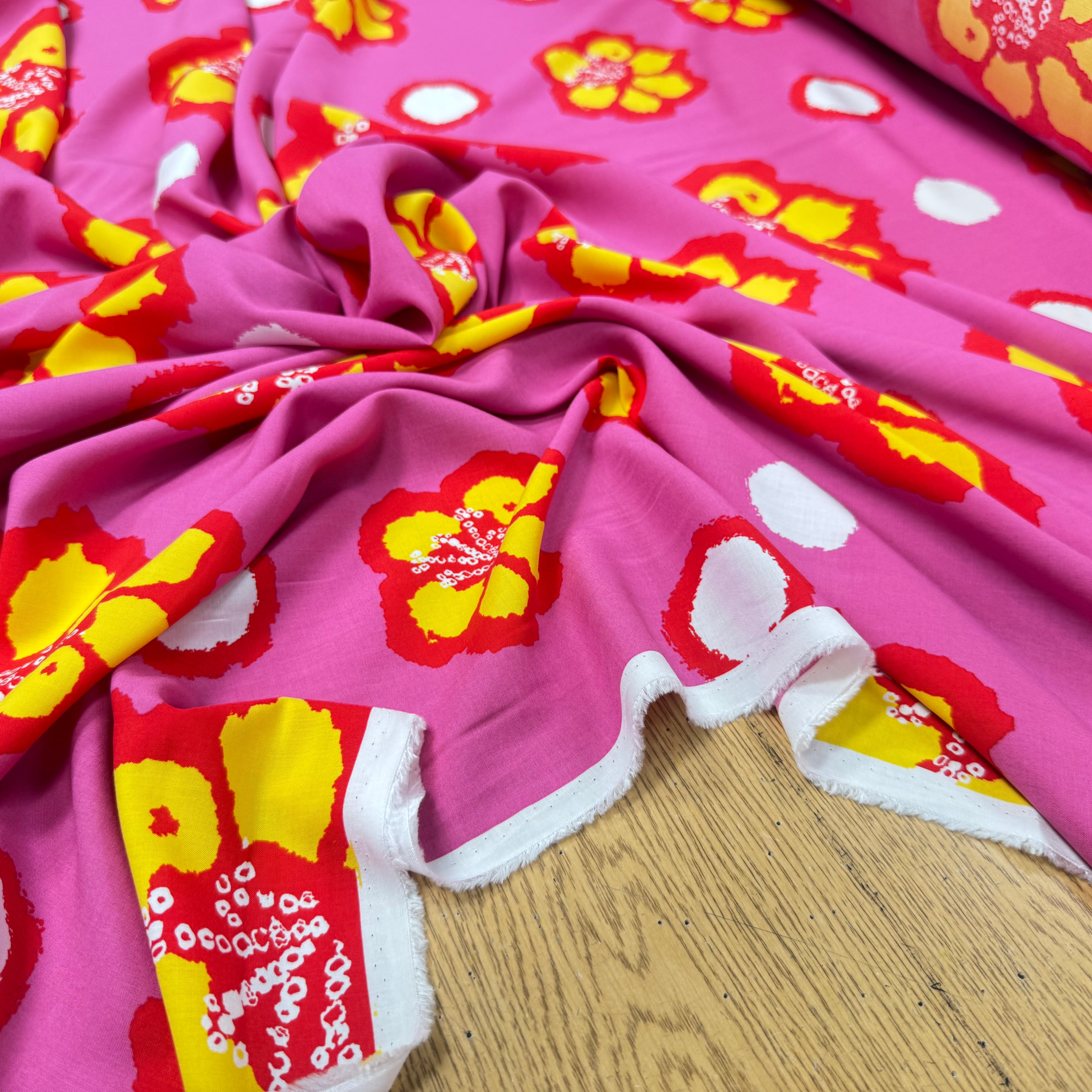VISCOSE FOND ROSE FLEURS JAUNE - My Little Coupon