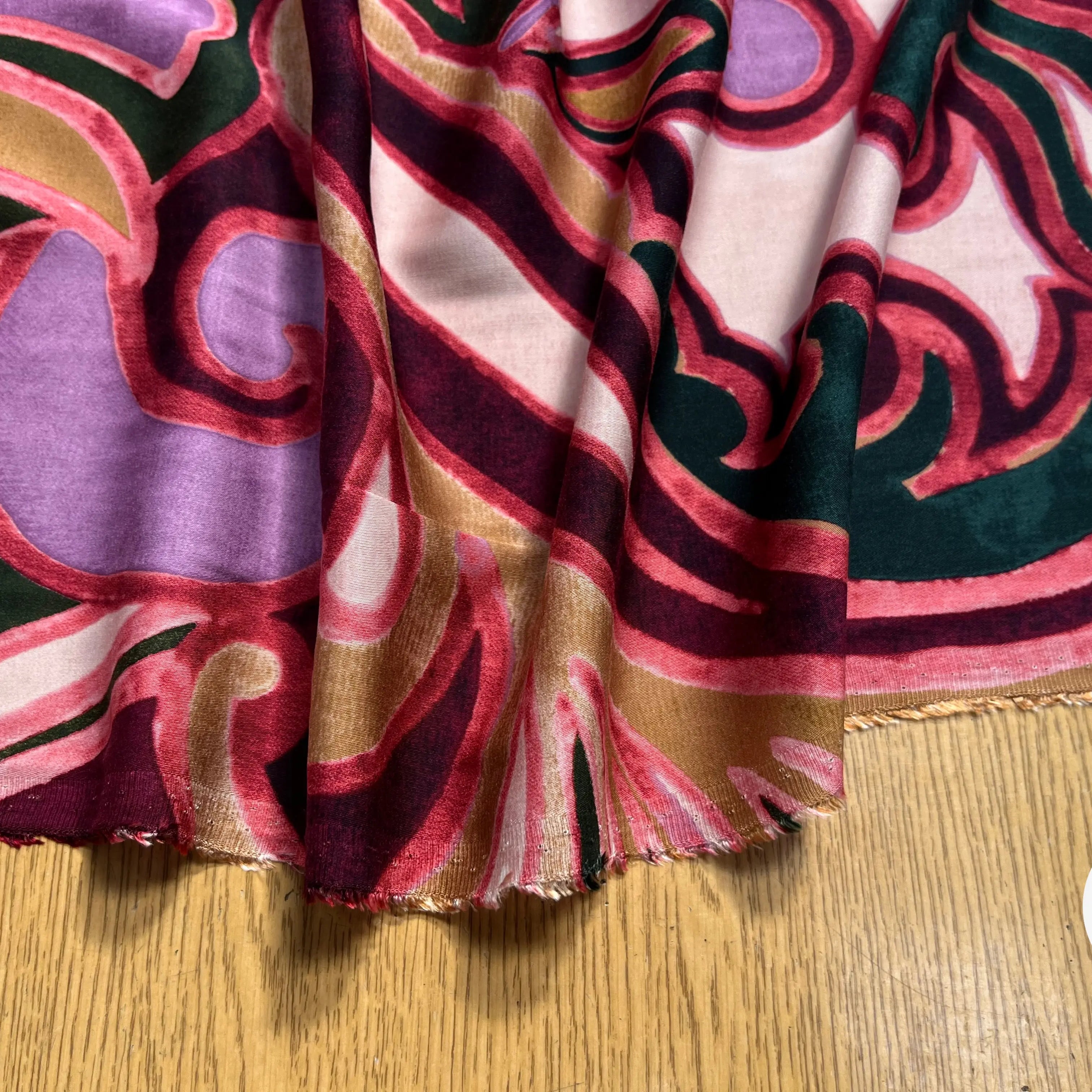 VISCOSE GRAND MOTIF ABSTRAIT LÉGÈREMENT SATINÉ - My Little Coupon