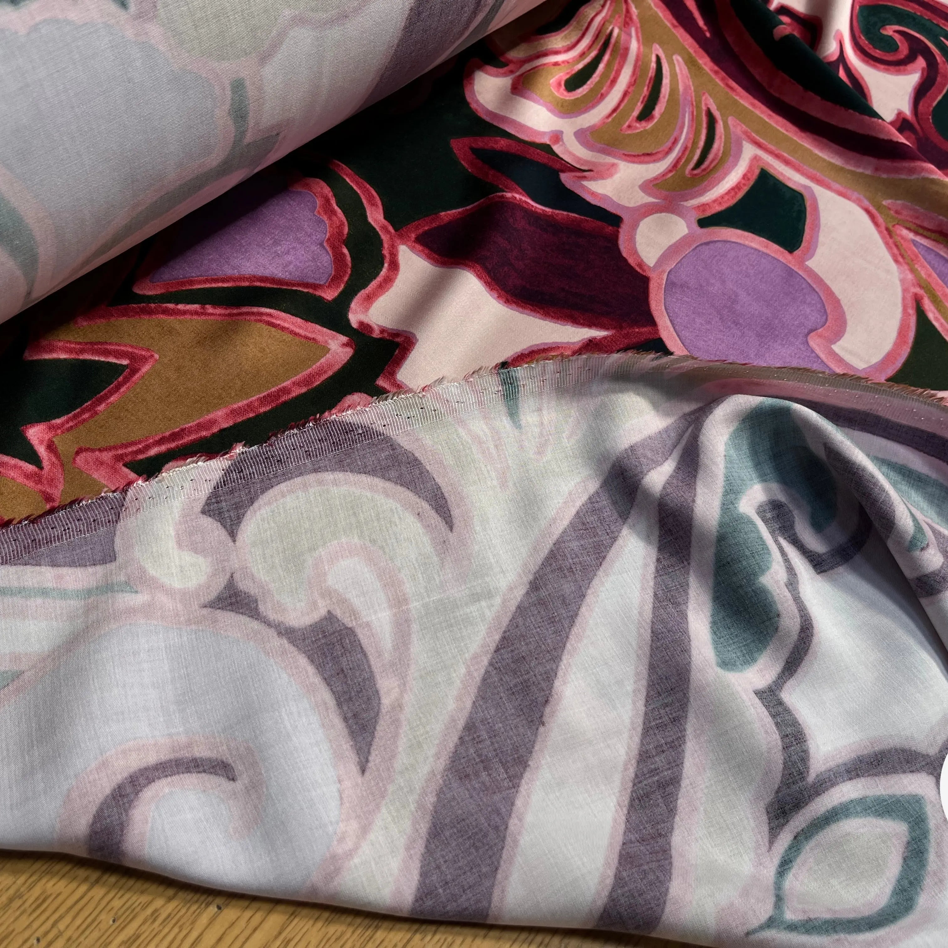 VISCOSE GRAND MOTIF ABSTRAIT LÉGÈREMENT SATINÉ - My Little Coupon