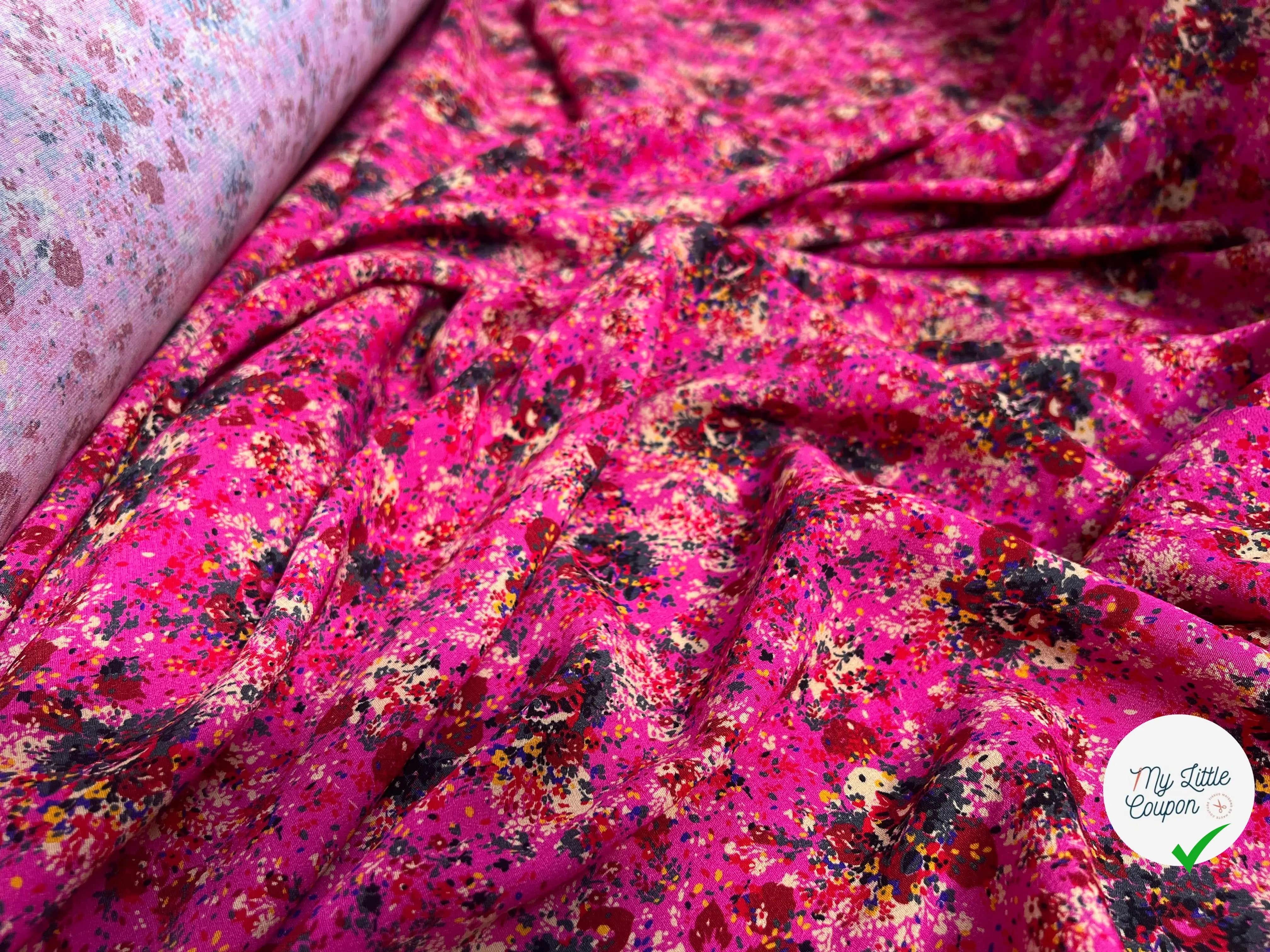 VISCOSE IMPRIMÉ FOND ROSE MOTIFS BOUQUET DE FLEURS - My Little Coupon