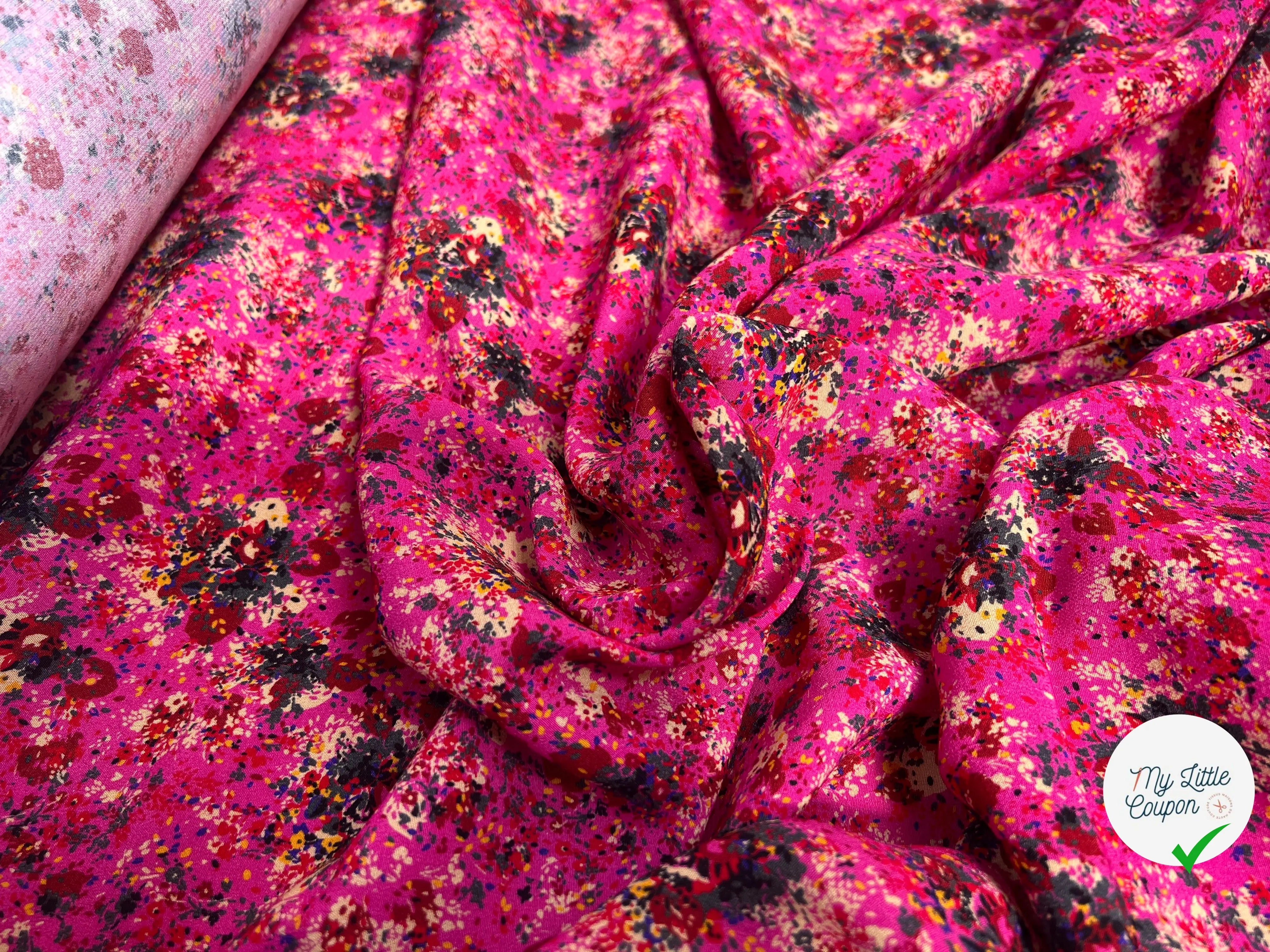 VISCOSE IMPRIMÉ FOND ROSE MOTIFS BOUQUET DE FLEURS - My Little Coupon