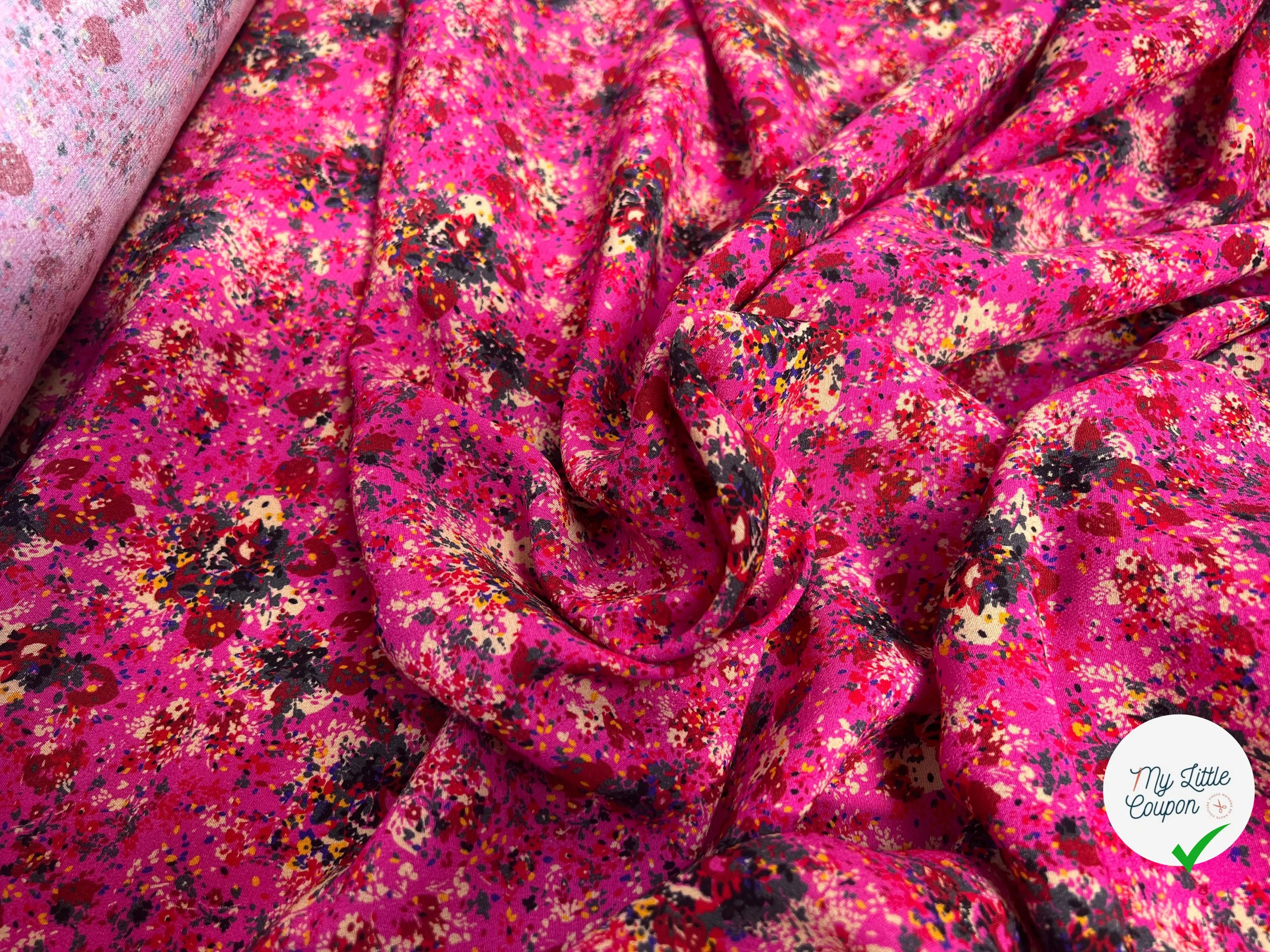 VISCOSE IMPRIMÉ FOND ROSE MOTIFS BOUQUET DE FLEURS - My Little Coupon