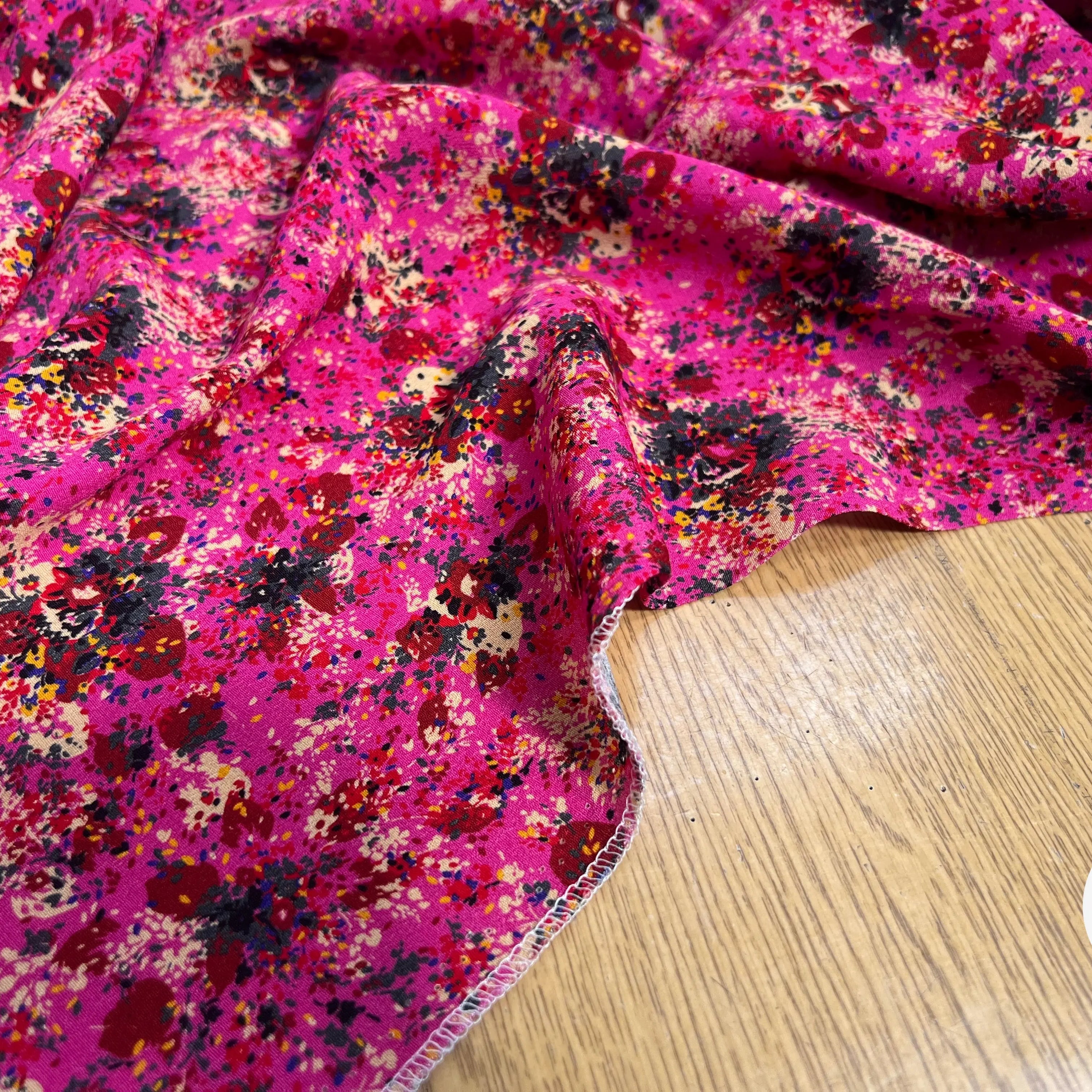 VISCOSE IMPRIMÉ FOND ROSE MOTIFS BOUQUET DE FLEURS - My Little Coupon