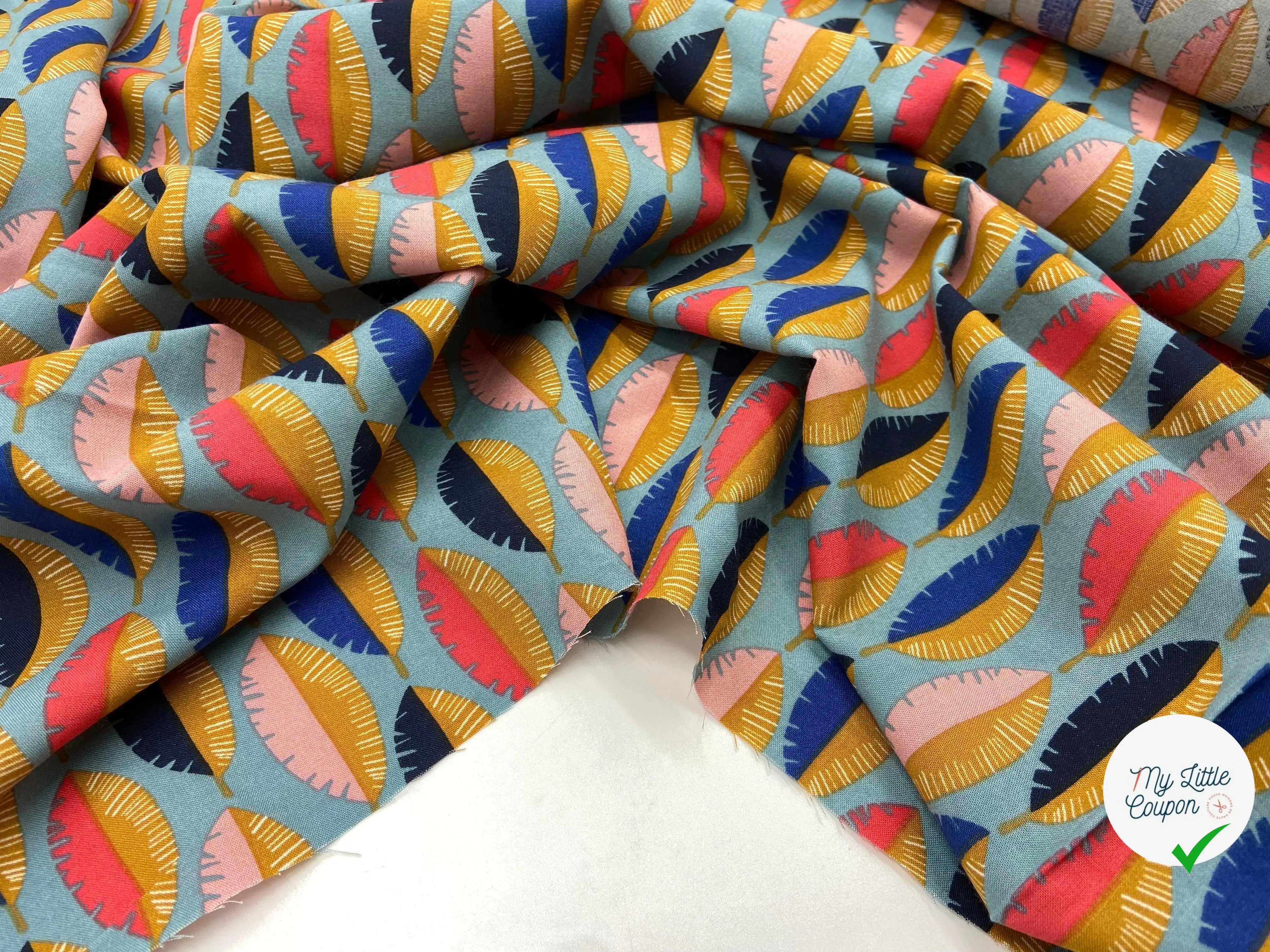 VISCOSE IMPRIMÉE FEUILLES MULTICOLORE FOND BLEU - My Little Coupon - tissu - coudre