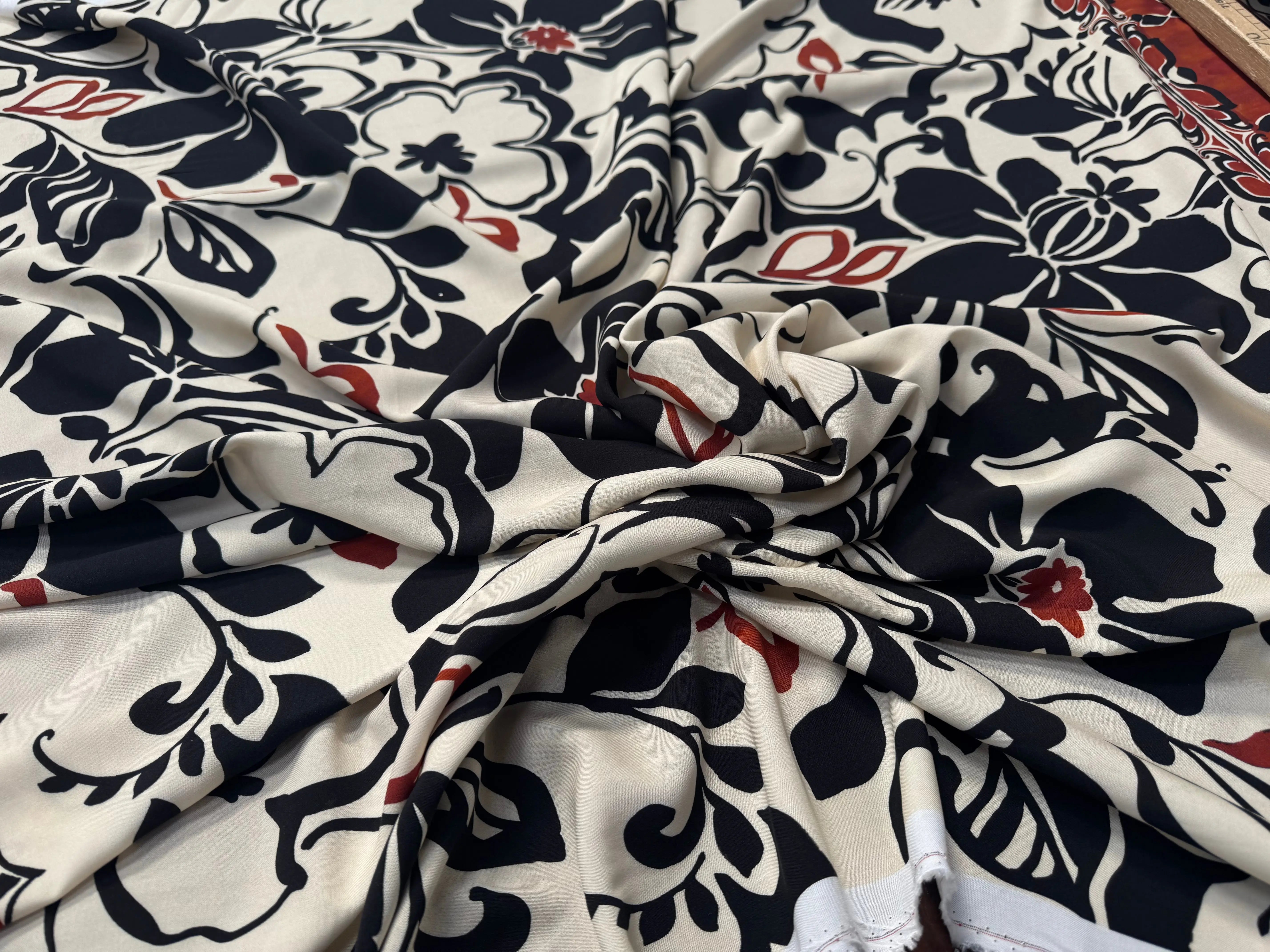 VISCOSE IMPRIMÉE JASMINE INKJET-R0190B-ES7 - My Little Coupon