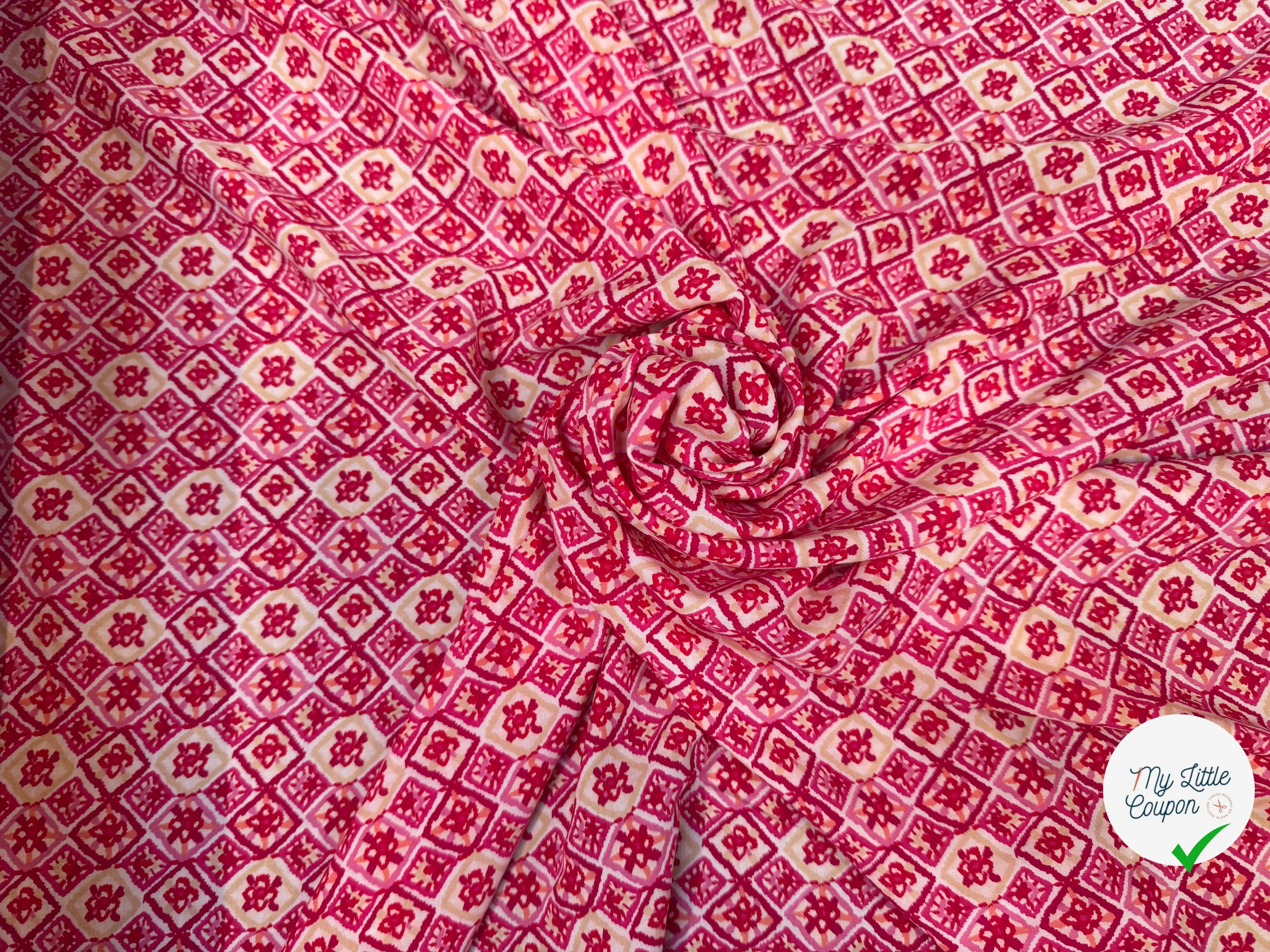 VISCOSE IMPRIMÉE LOSANGES ROSE ET BORDEAUX - My Little Coupon