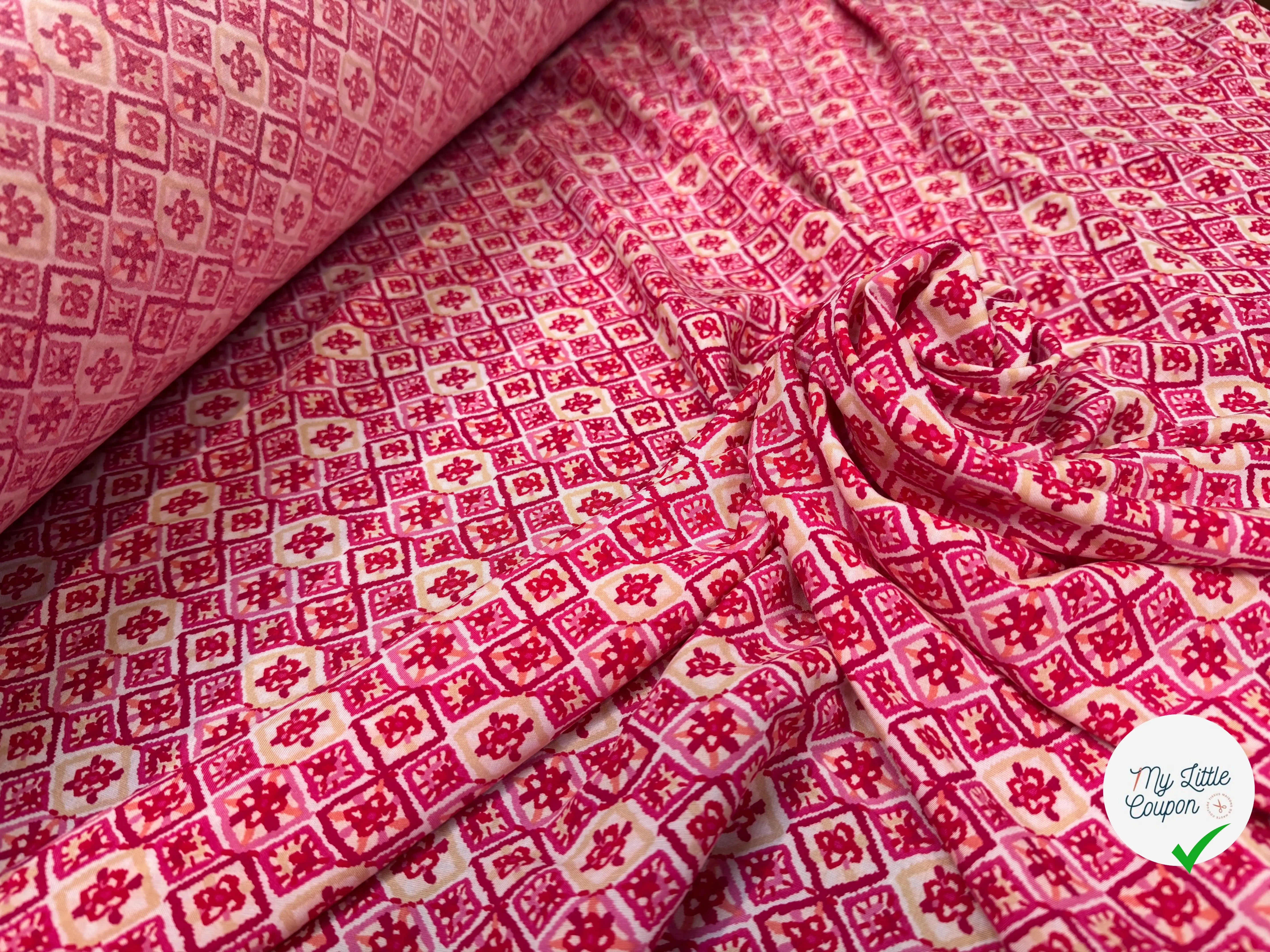 VISCOSE IMPRIMÉE LOSANGES ROSE ET BORDEAUX - My Little Coupon