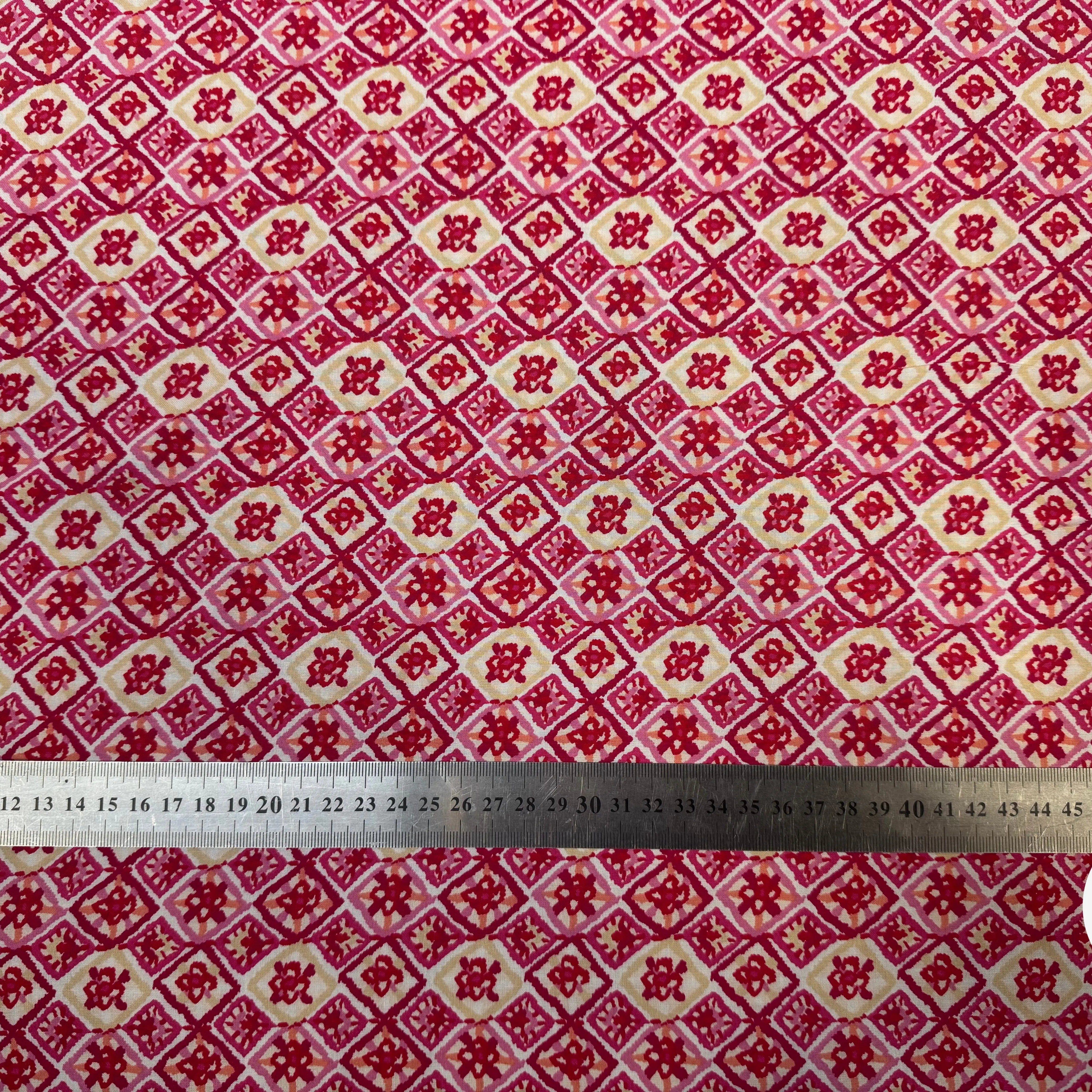 VISCOSE IMPRIMÉE LOSANGES ROSE ET BORDEAUX - My Little Coupon