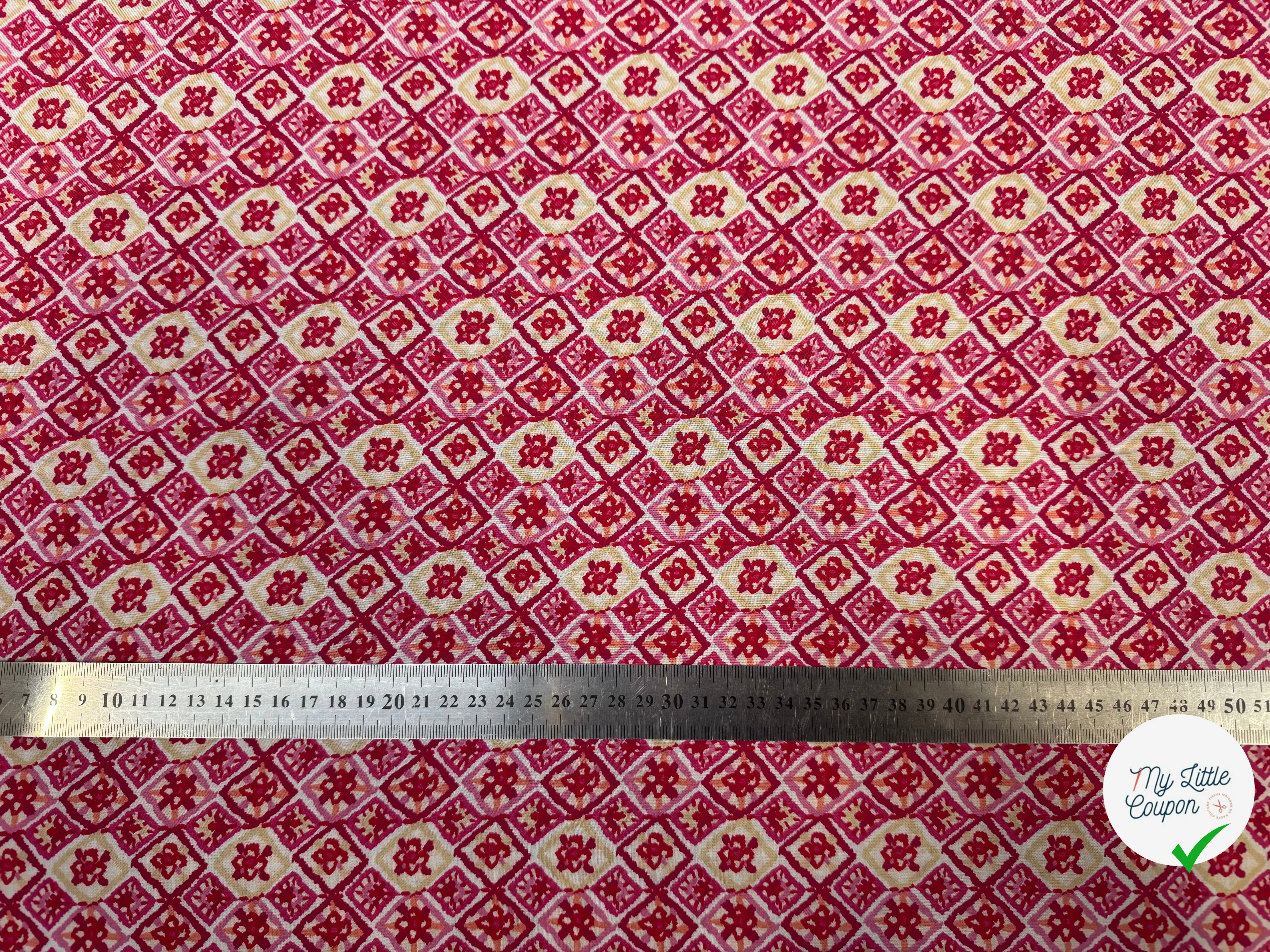 VISCOSE IMPRIMÉE LOSANGES ROSE ET BORDEAUX - My Little Coupon