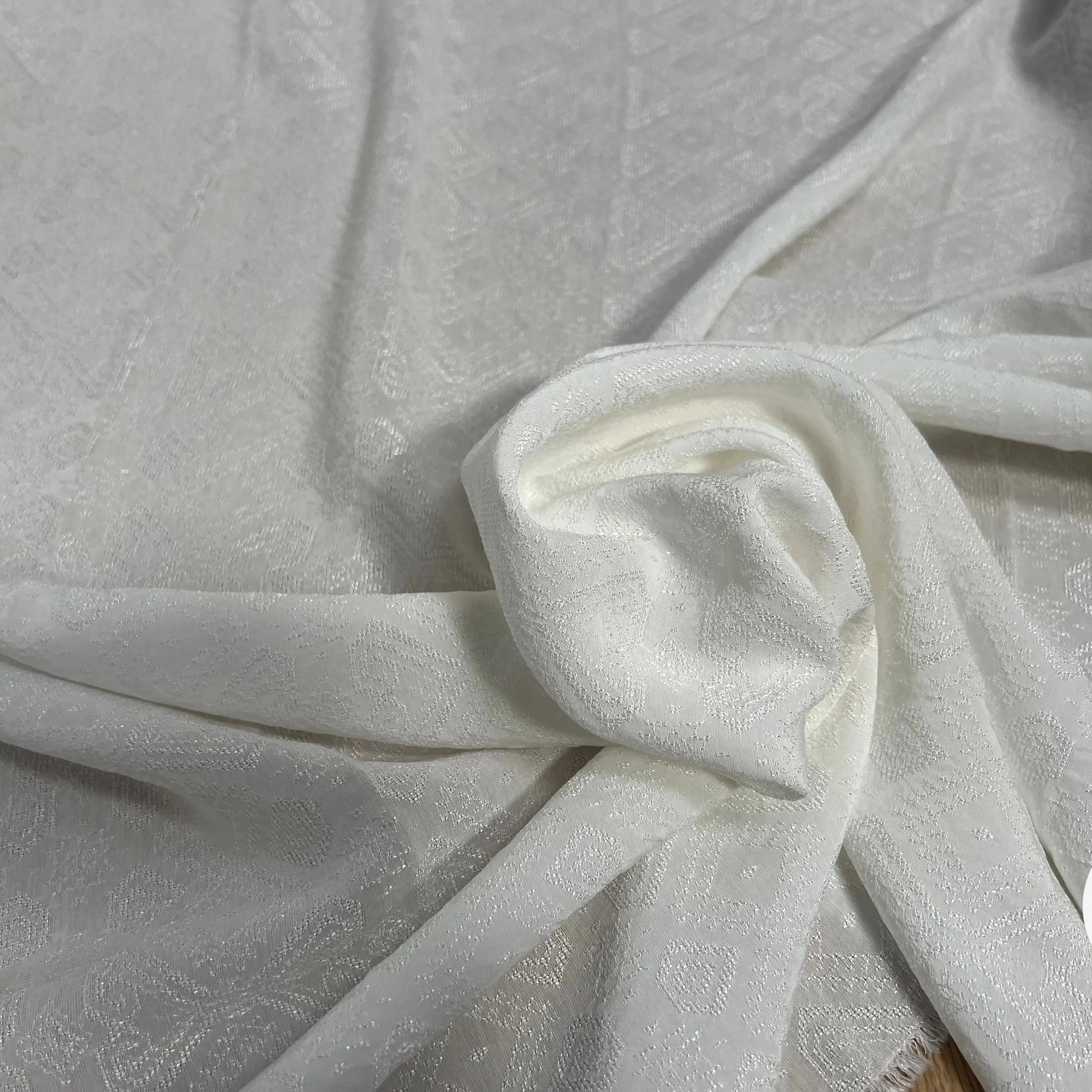 VISCOSE JACQUARD BLANC MOTIFS TONS SUR TONS BRILLANTS - My Little Coupon