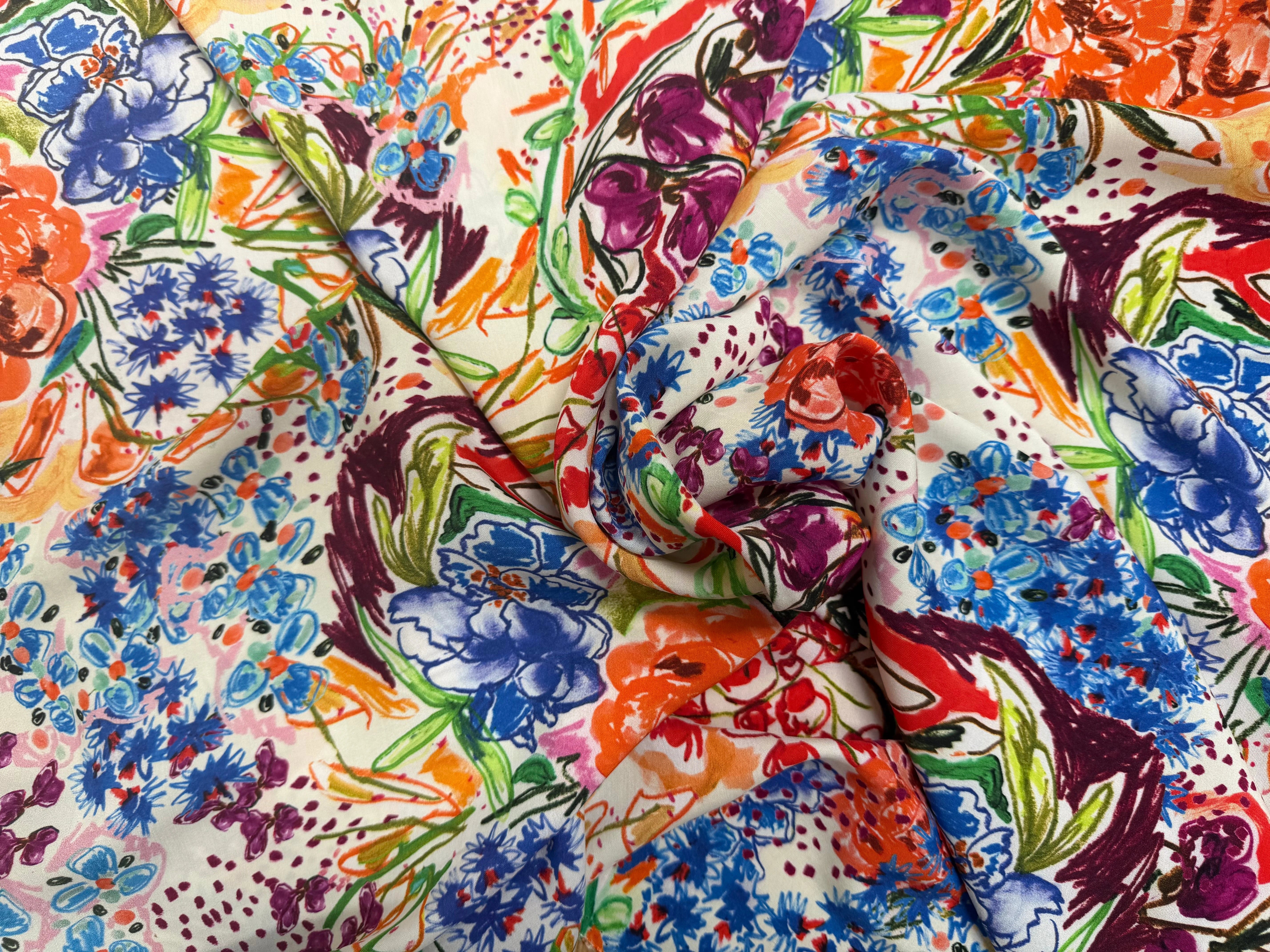 VISCOSE LÉGÈREMENT CREPÉE IMPRIMÉ FLORAL MULTICOLORE FANTASY GARDEN - My Little Coupon