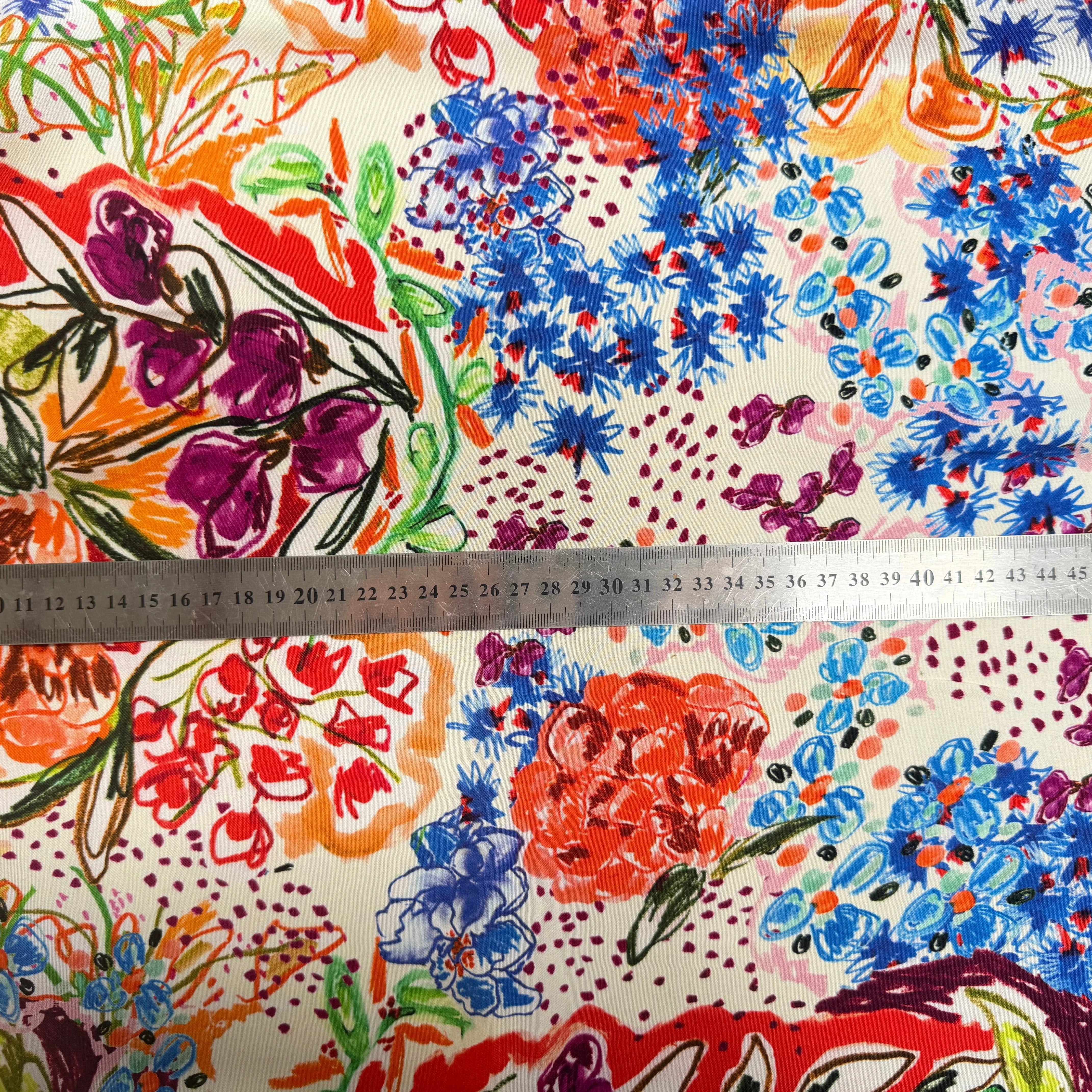 VISCOSE LÉGÈREMENT CREPÉE IMPRIMÉ FLORAL MULTICOLORE FANTASY GARDEN - My Little Coupon