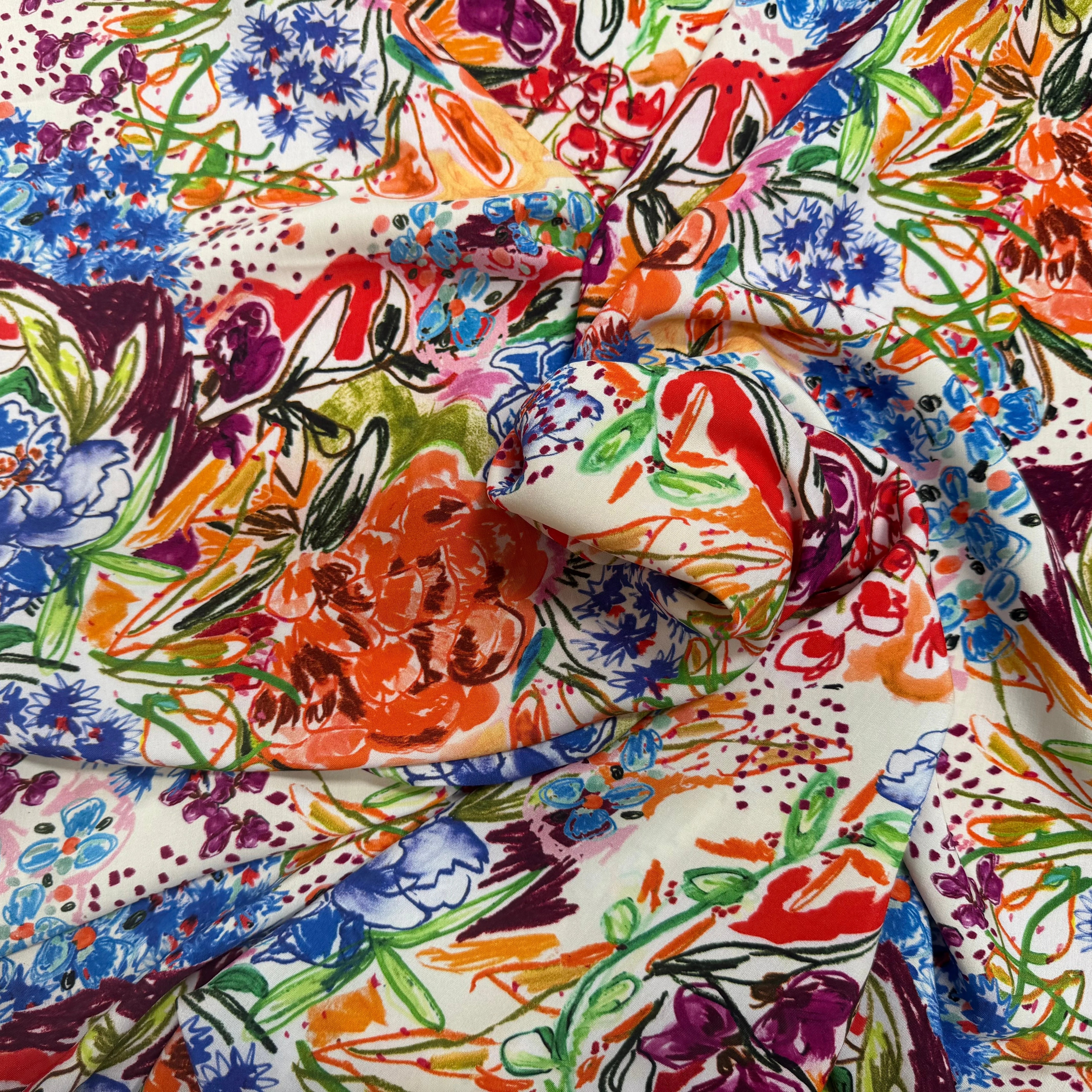 VISCOSE LÉGÈREMENT CREPÉE IMPRIMÉ FLORAL MULTICOLORE FANTASY GARDEN - My Little Coupon