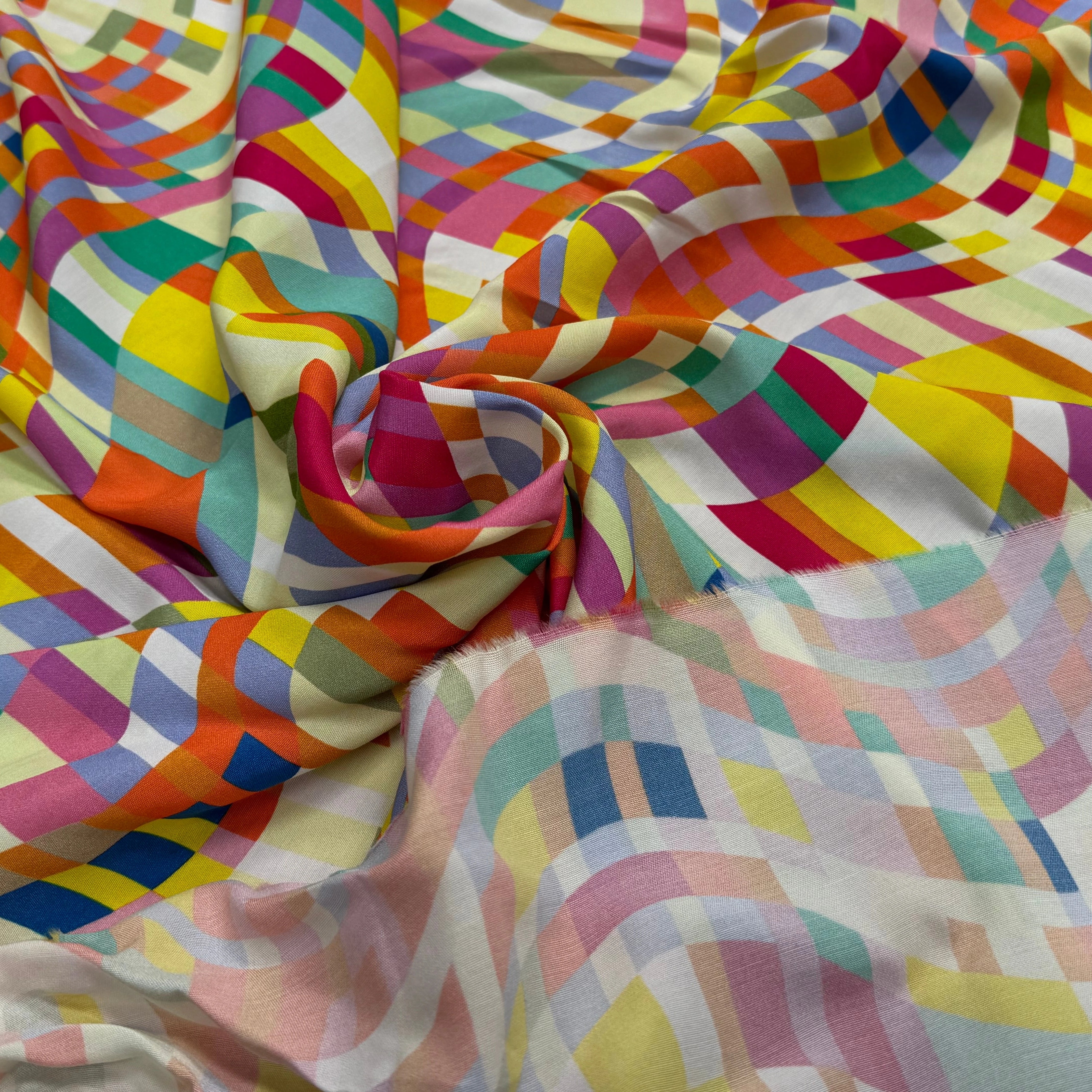 VISCOSE LÉGÈREMENT CREPÉE IMPRIMÉ GRAPHIQUE MULTICOLORE FANTASY COLORAMA - My Little Coupon
