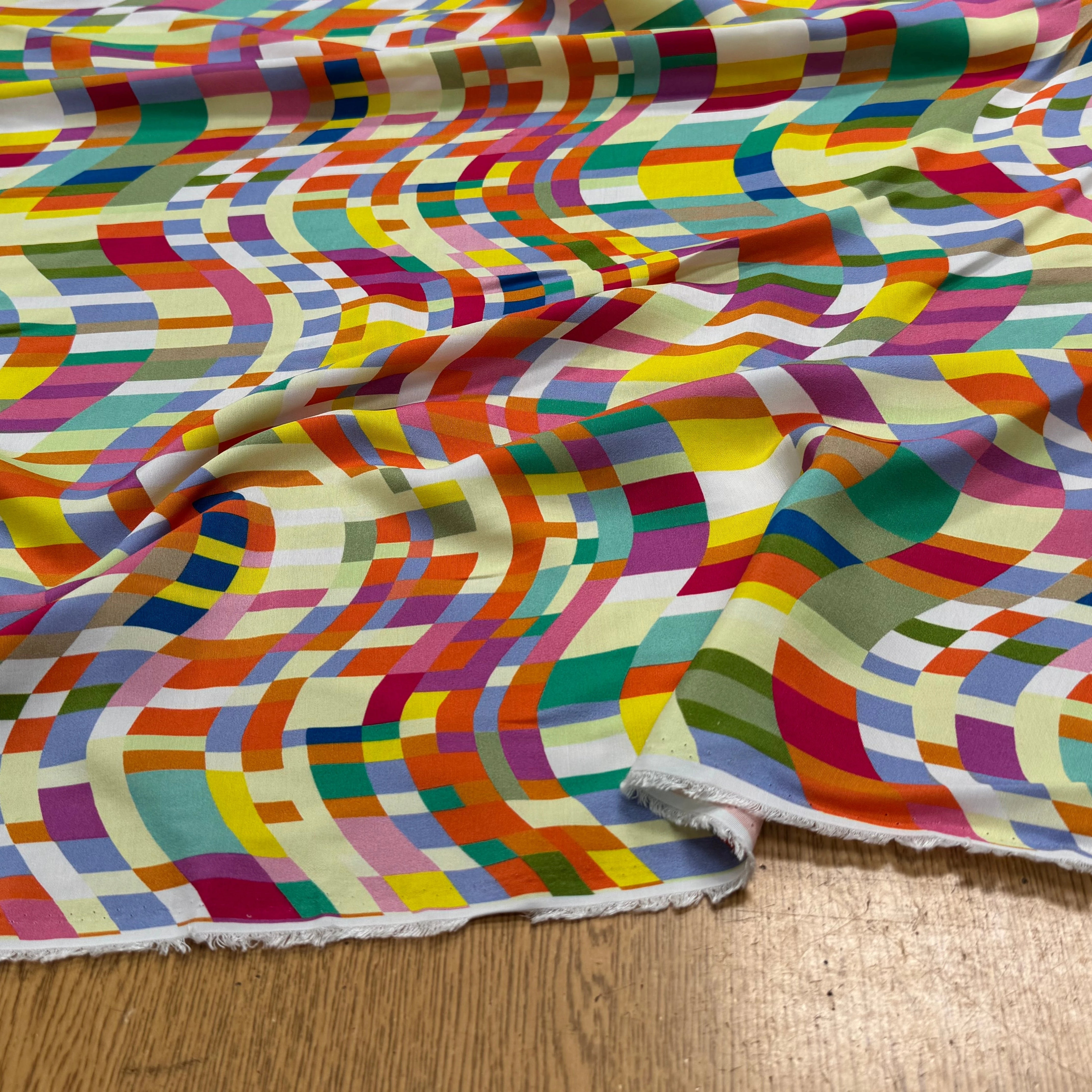 VISCOSE LÉGÈREMENT CREPÉE IMPRIMÉ GRAPHIQUE MULTICOLORE FANTASY COLORAMA - My Little Coupon