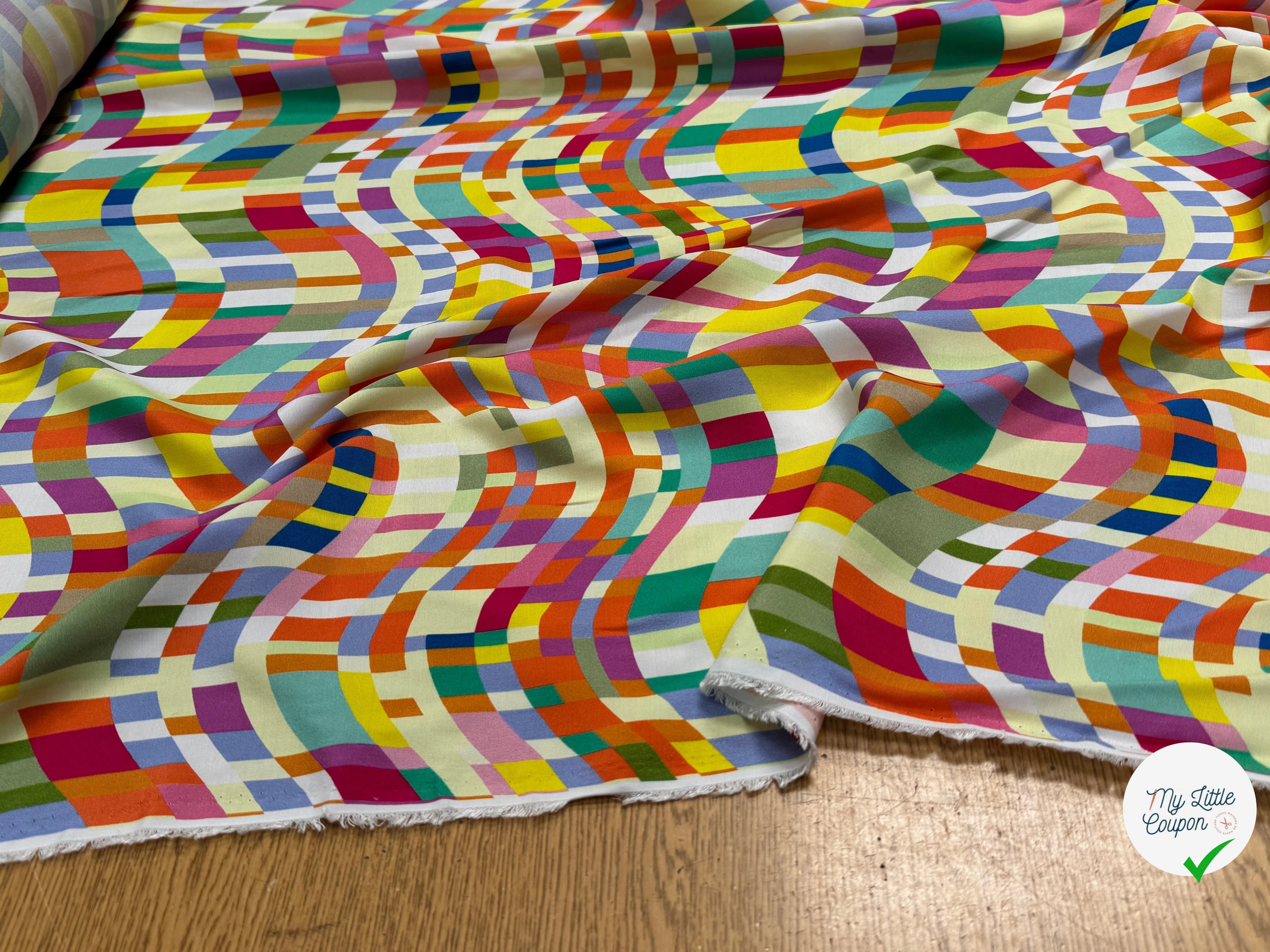 VISCOSE LÉGÈREMENT CREPÉE IMPRIMÉ GRAPHIQUE MULTICOLORE FANTASY COLORAMA - My Little Coupon