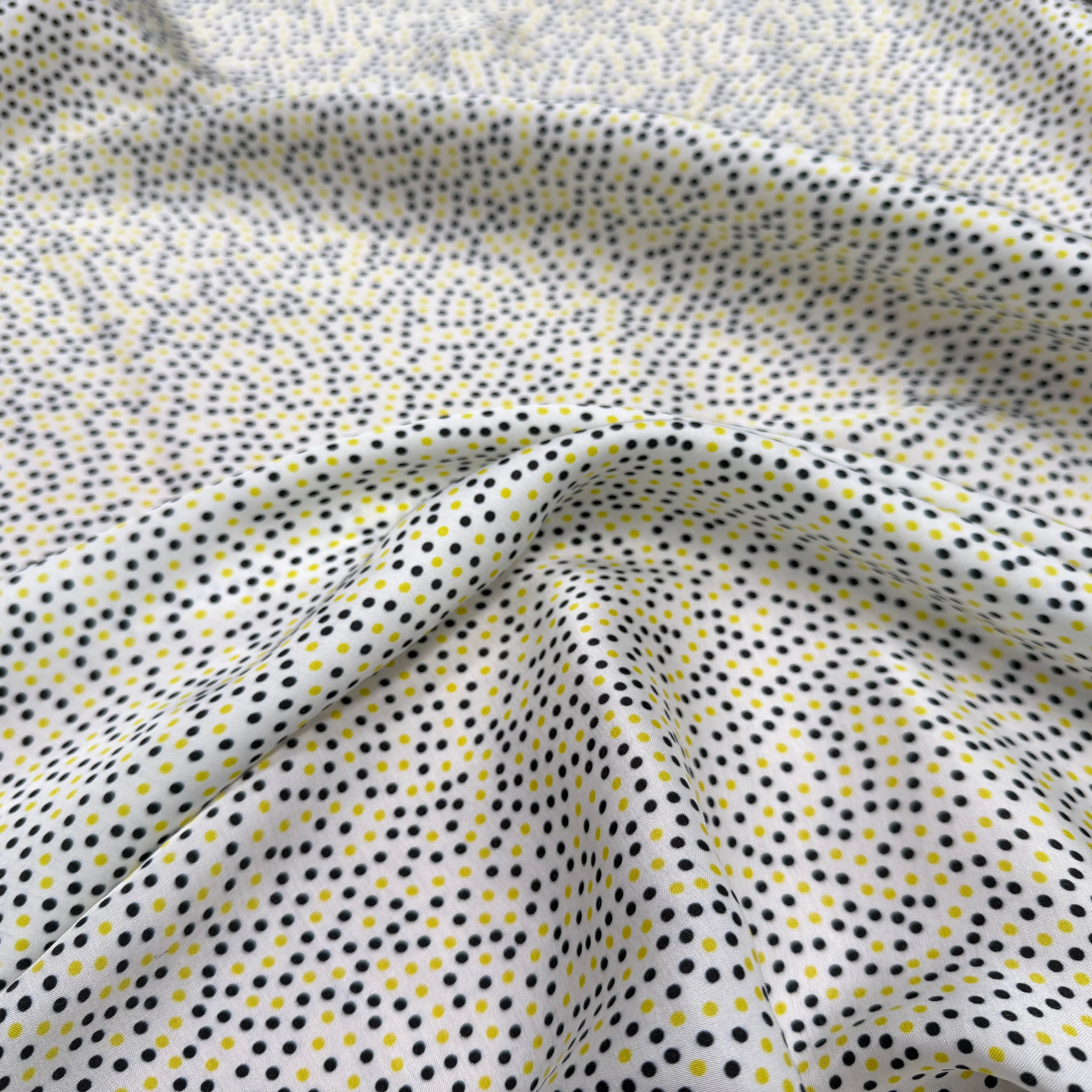 VISCOSE LEGREMENT SATINÉE FOND BLANC CERLES NOIR ET JAUNE QUALITÉ COMO - My Little Coupon